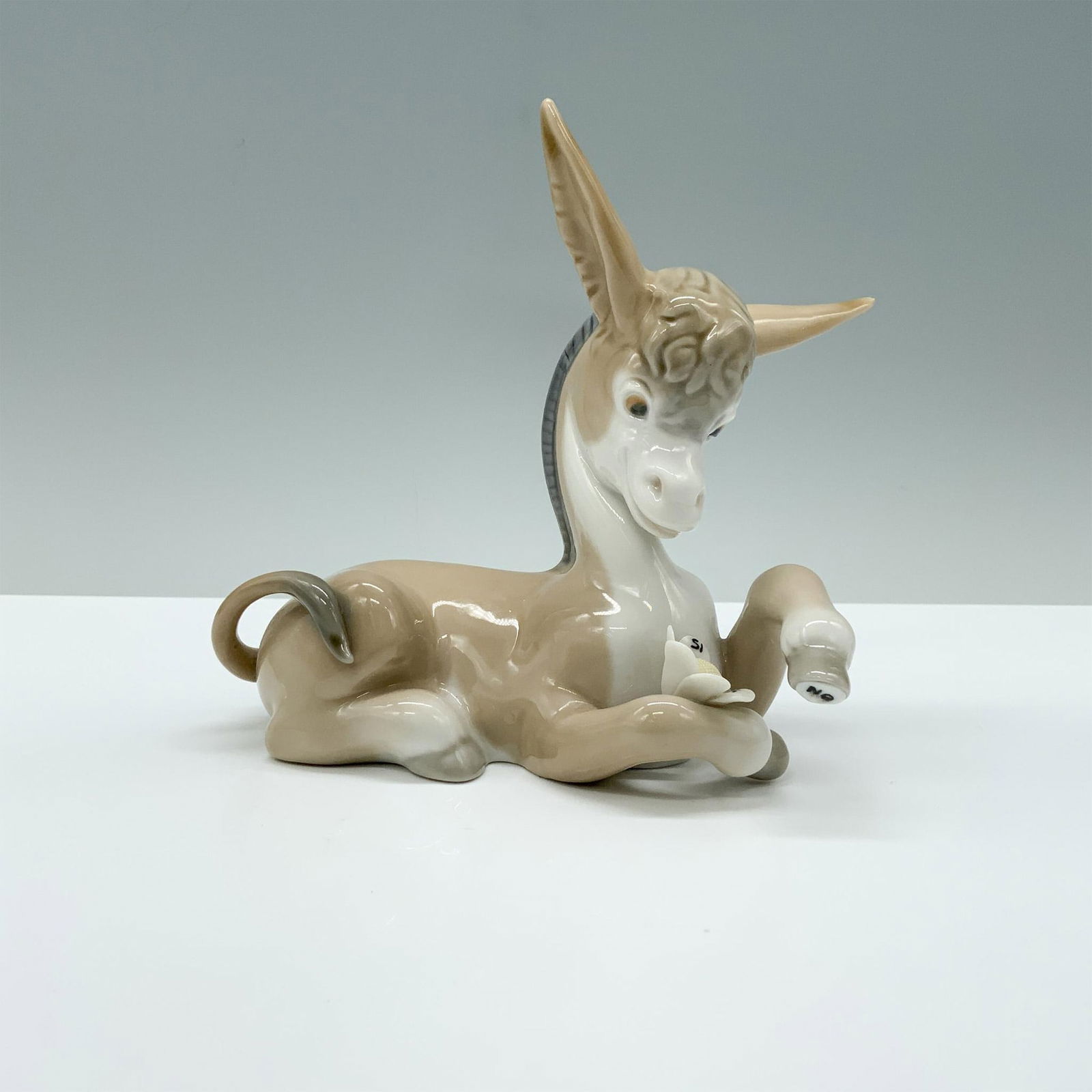 Lladro Porcelain Figurine, Donkey in Love 1004524 (1 of 3)