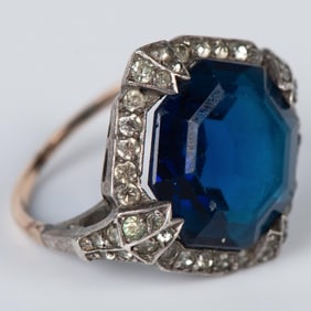 Impressive Gold, Diamonds and Synthetic Sapphire Ring