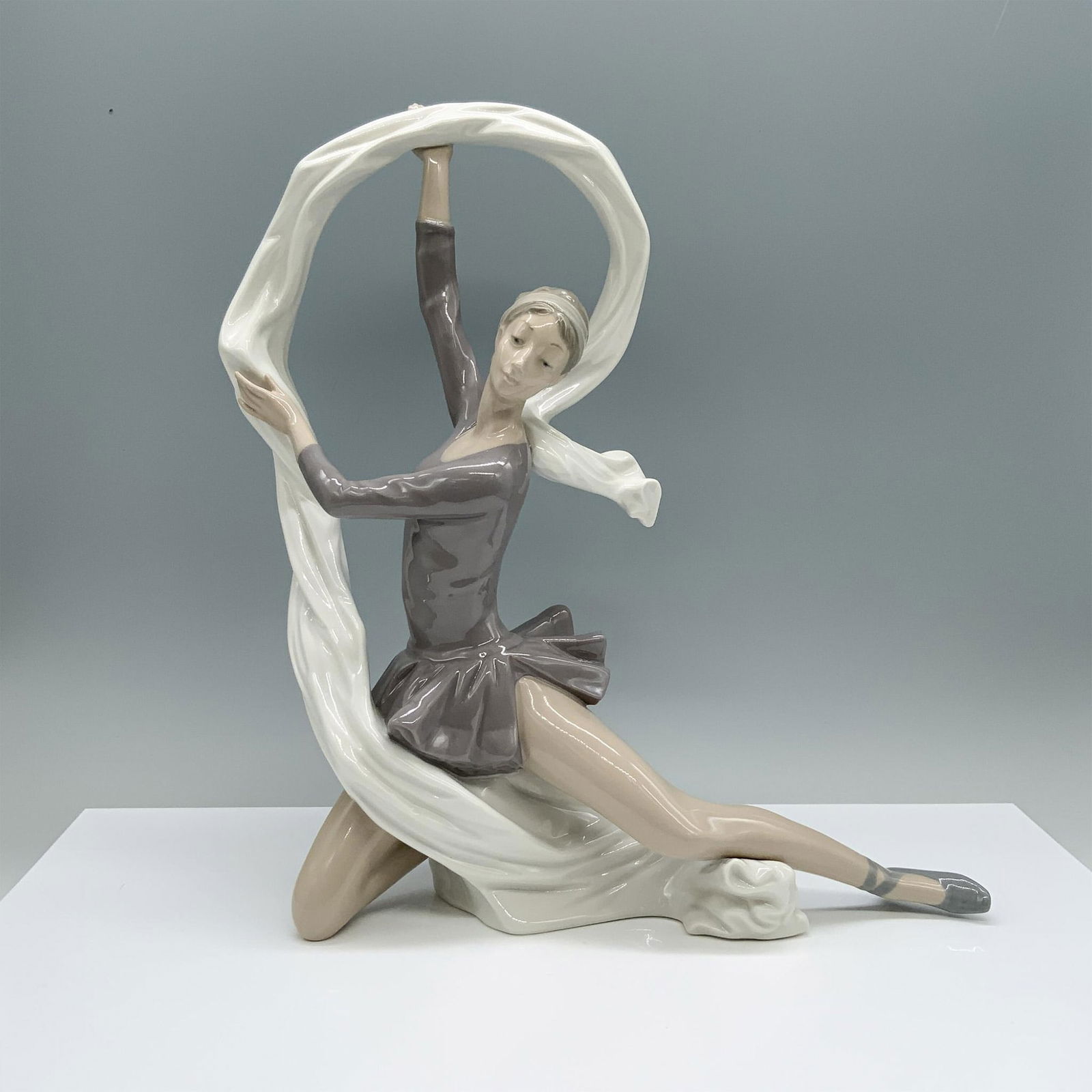 Nao by Lladro Figurine, Dancer with Veil 2012010 (1 of 3)