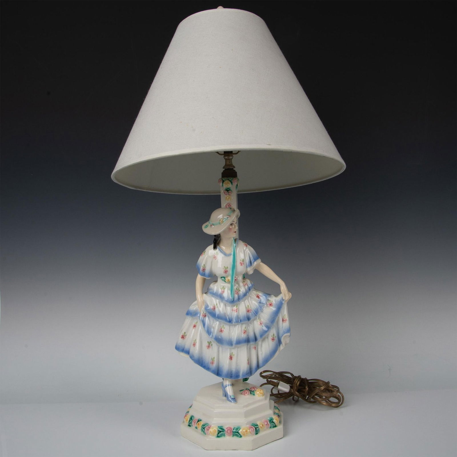 Keramos Porcelain Figural Lamp with Lamp Shade (1 of 7)