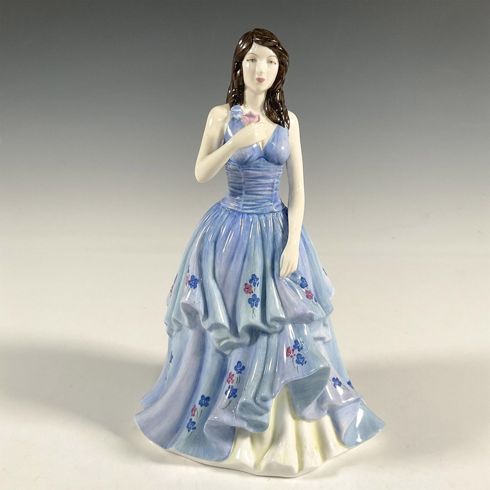 Andrea - HN4914 - Royal Doulton Figurine: Artist: C. Jackson Issued: 2006 - 2008 Dimensions: 8.5"H Manufacturer: Royal Doulton Country of Origin: England