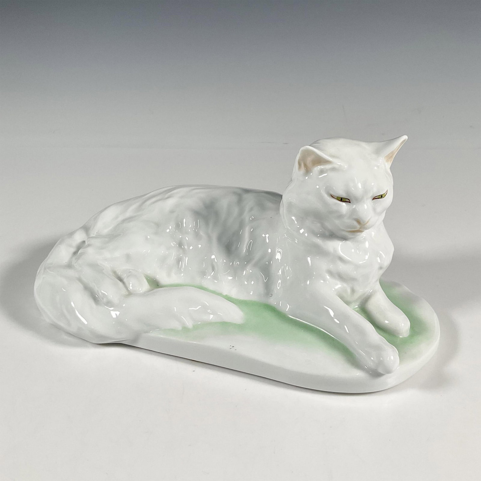 Herend Porcelain Figurine, White Cat (1 of 3)