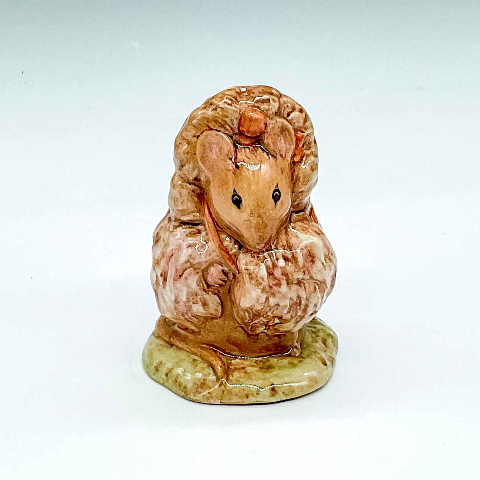 Royal Albert Beatrix Potter Figurine, Thomasina Tittlemouse (1 of 3)