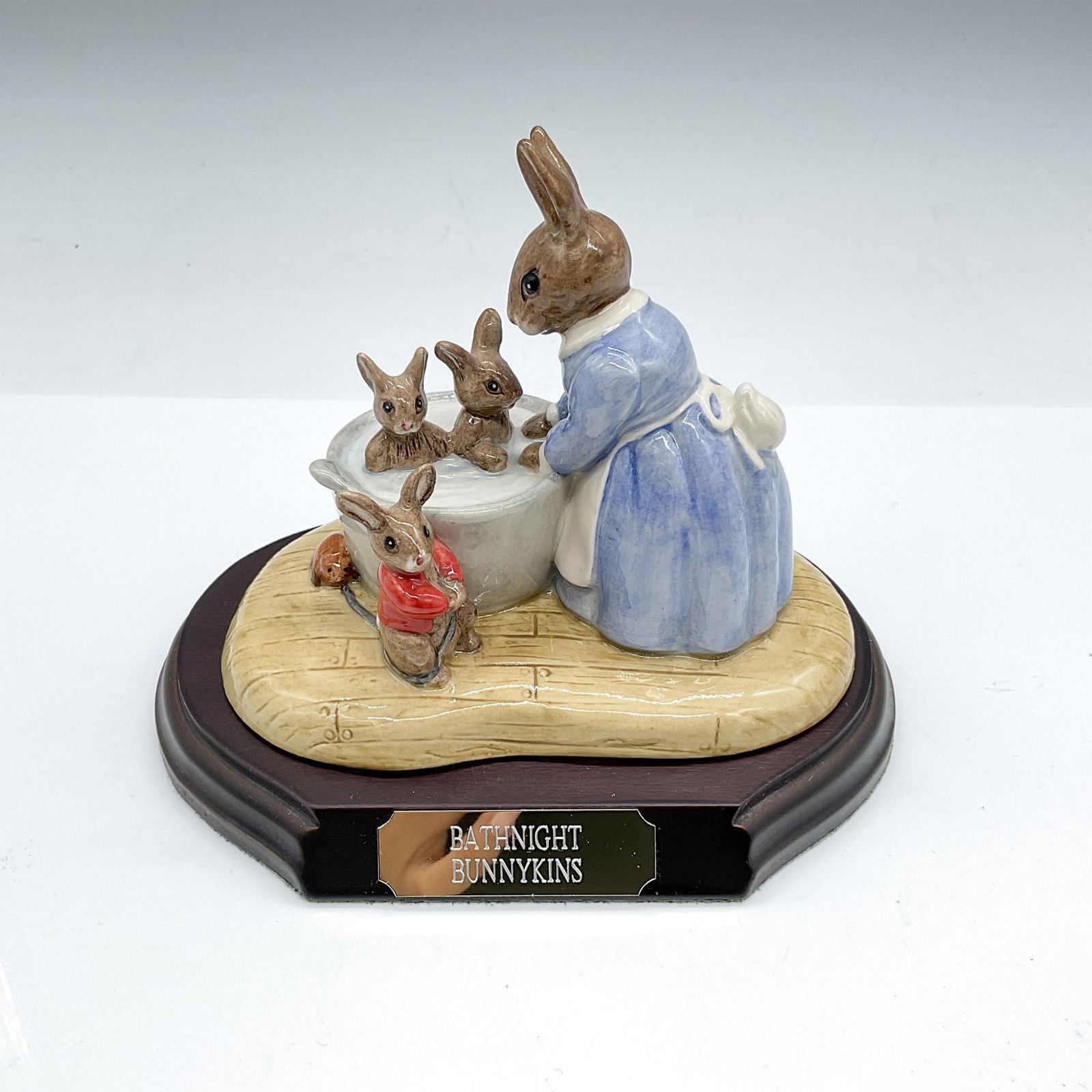 Royal Doulton Bunnykins Tableau, Bath Night DB241 + Base (1 of 3)