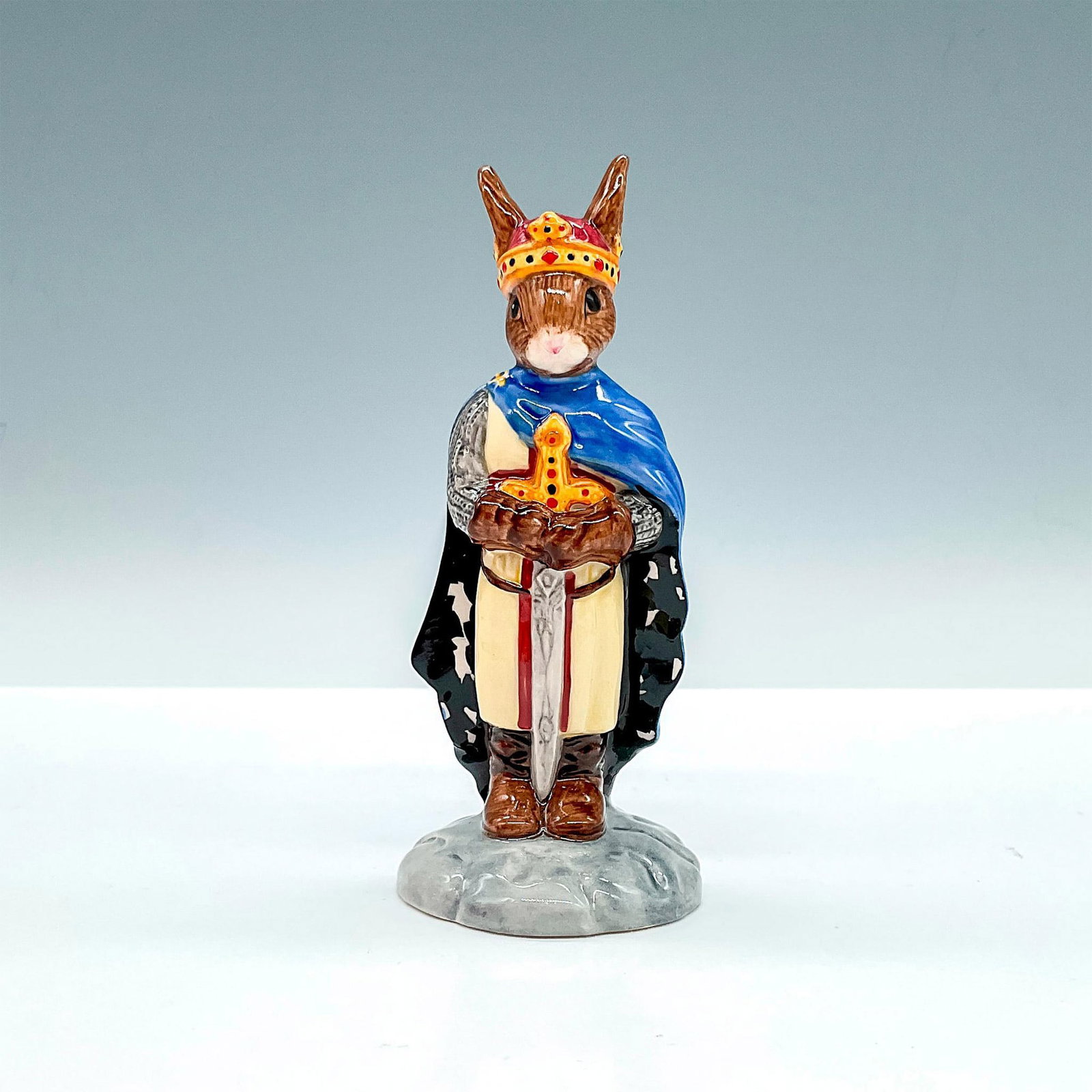 King Arthur DB304 - Royal Doulton Bunnykins: Box and certificate of authenticity included. Box measures approximately 3"L x 3.5"W x 6"H. Artist: C. Dadd Issued: 2004 Dimensions: 4.75"H Manufacturer: Royal Doulton Country of Origin: England<