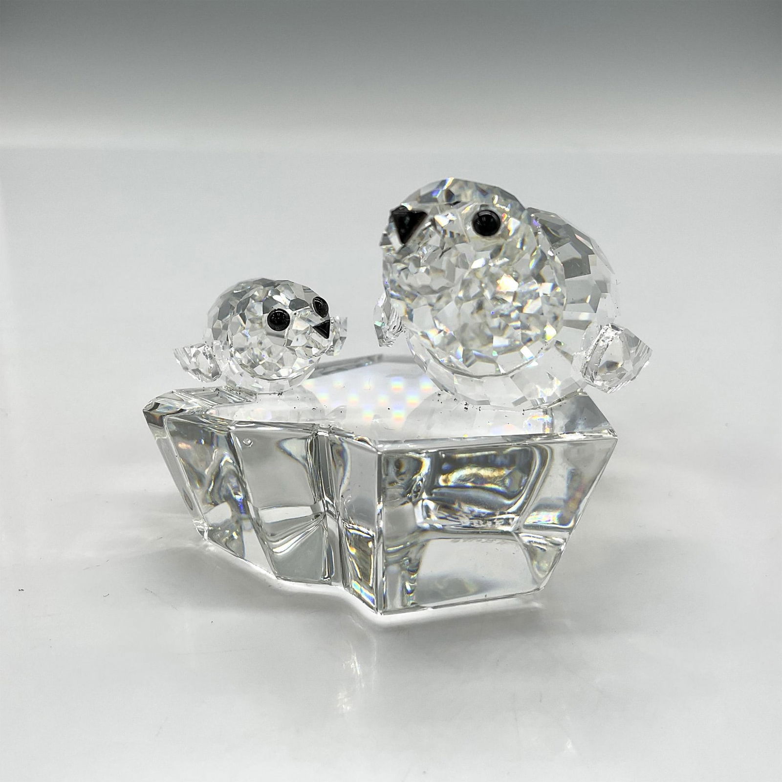 Swarovski SCS Crystal Figurine, 1991 Save Me - Seals: Annual edition crystal is this lovely mother and baby on clear ice floe created from clear crystal looking out with jet crystal eyes. Signed and dated by artist. Swarovski backstamp. 158 850. This ite