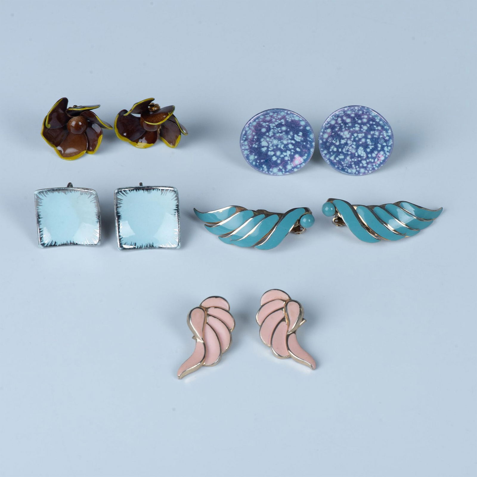 5 Pairs of Enamel Clip/Screw Back Earrings: Fun and fabulous clip back earrings in a variety of shapes and sizes. Two pair are a wing style that creeps up the side of your ear. Both in a gold tone setting. One Peach and one blue. A pair of love