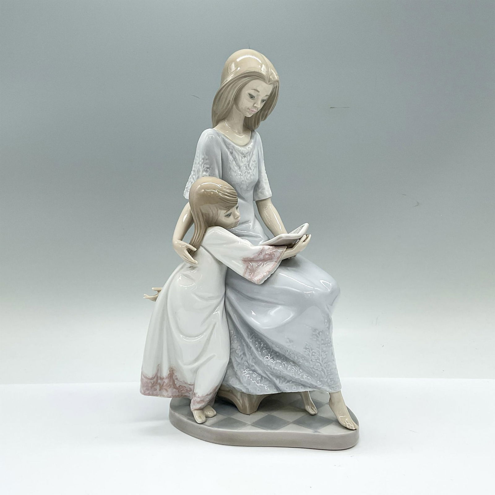 Bedtime Story 1005457 - Lladro Porcelain Figurine (1 of 3)