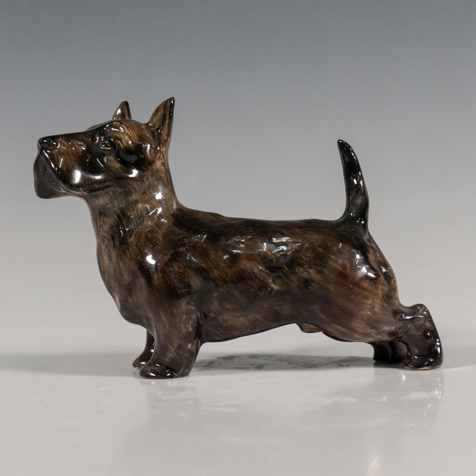 Royal Doulton Porcelain Figurine, Scottish Terrier HN980 (1 of 5)