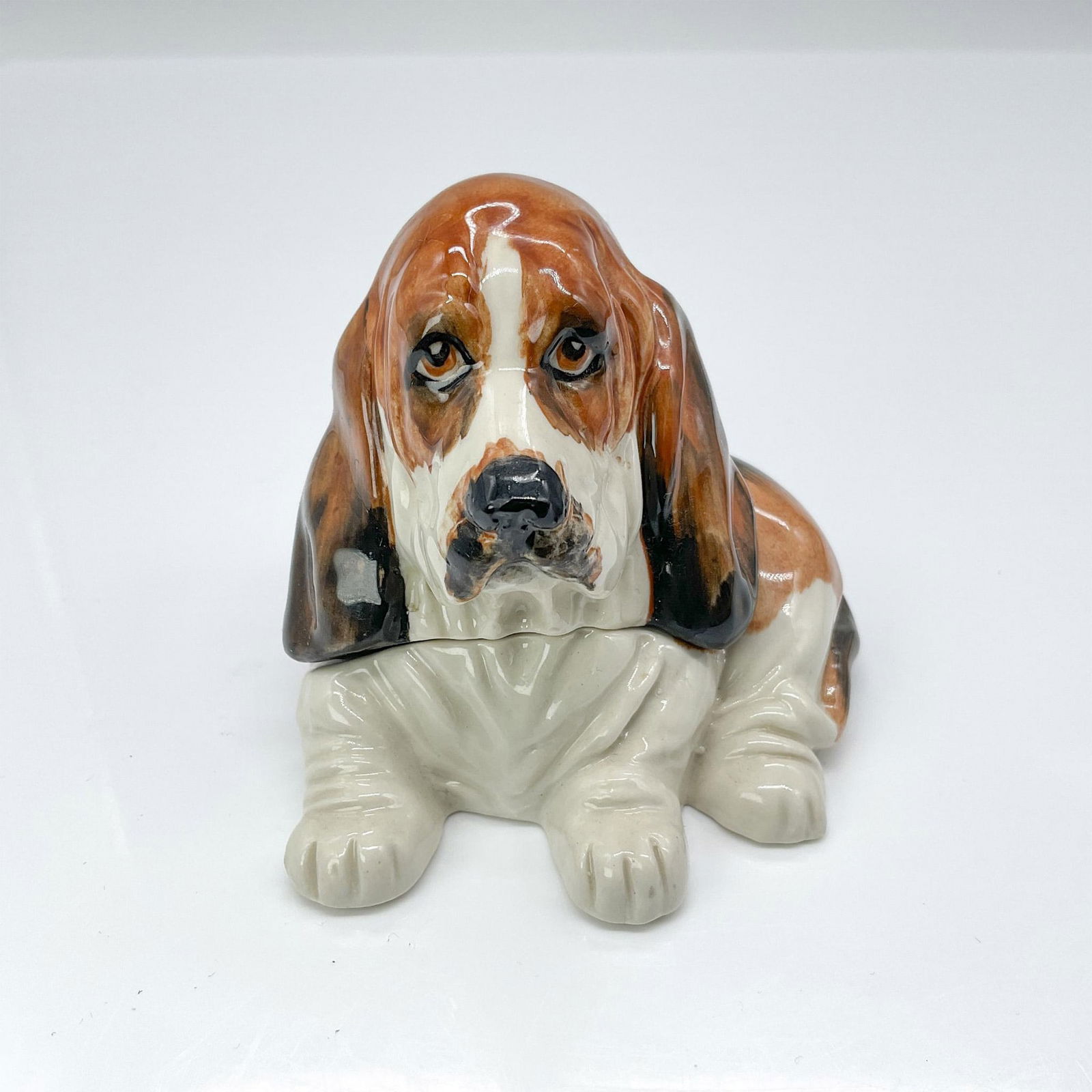 Kevin Francis Dog Face Pot, Basset Hound: Sculpted as a charming brown, black, and white Basset Hound, featuring an inscription inside that tenderly asks, Are You Looking for Unconditional Love? Kevin Francis Face Pots backstamp. Issued: 2003