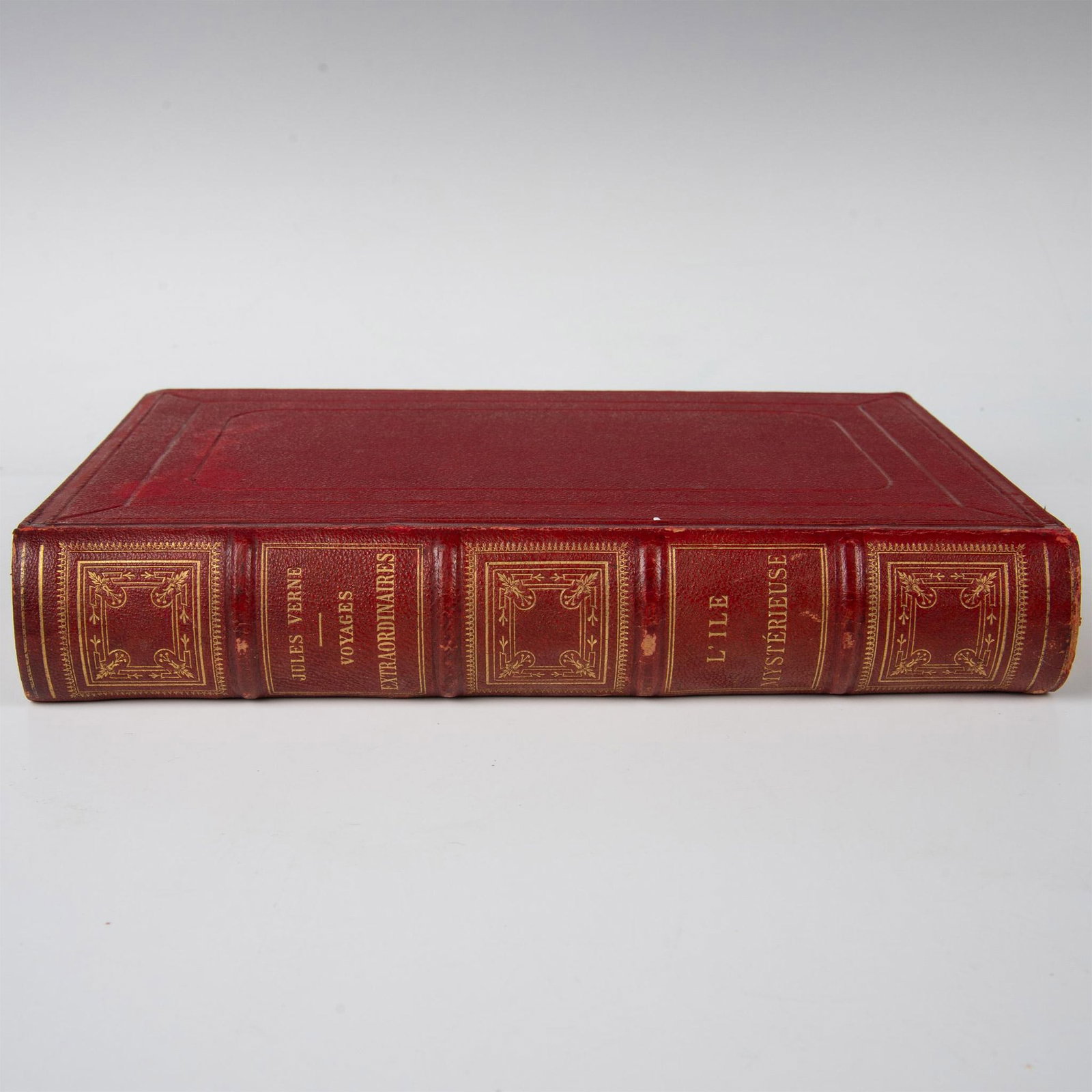 Jules Verne, L'Ile Mysterieuse, Aux Harpons, Red Cover (1 of 7)