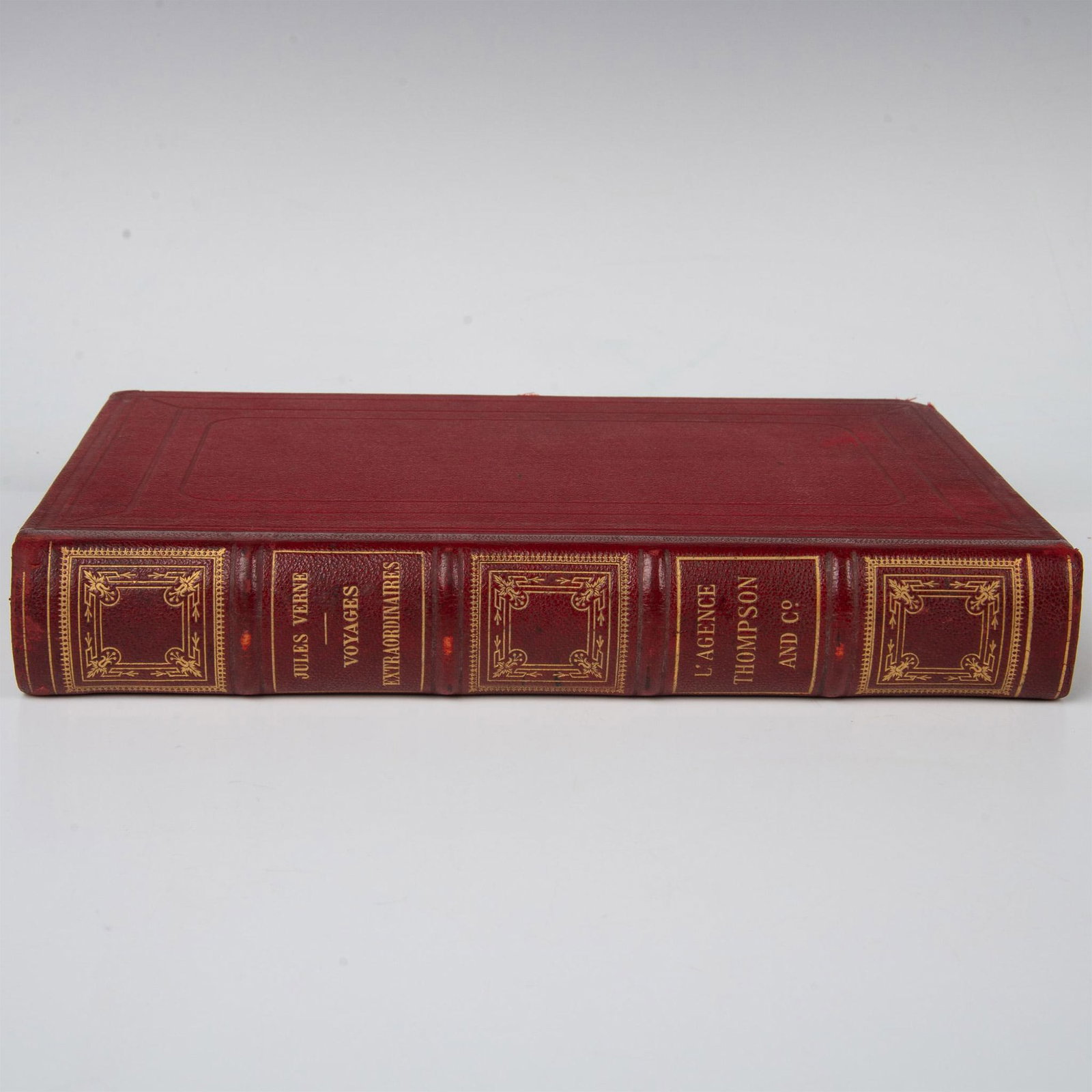 Jules Verne, L'Agence Thompson and Co, Aux Harpons, Red (1 of 8)