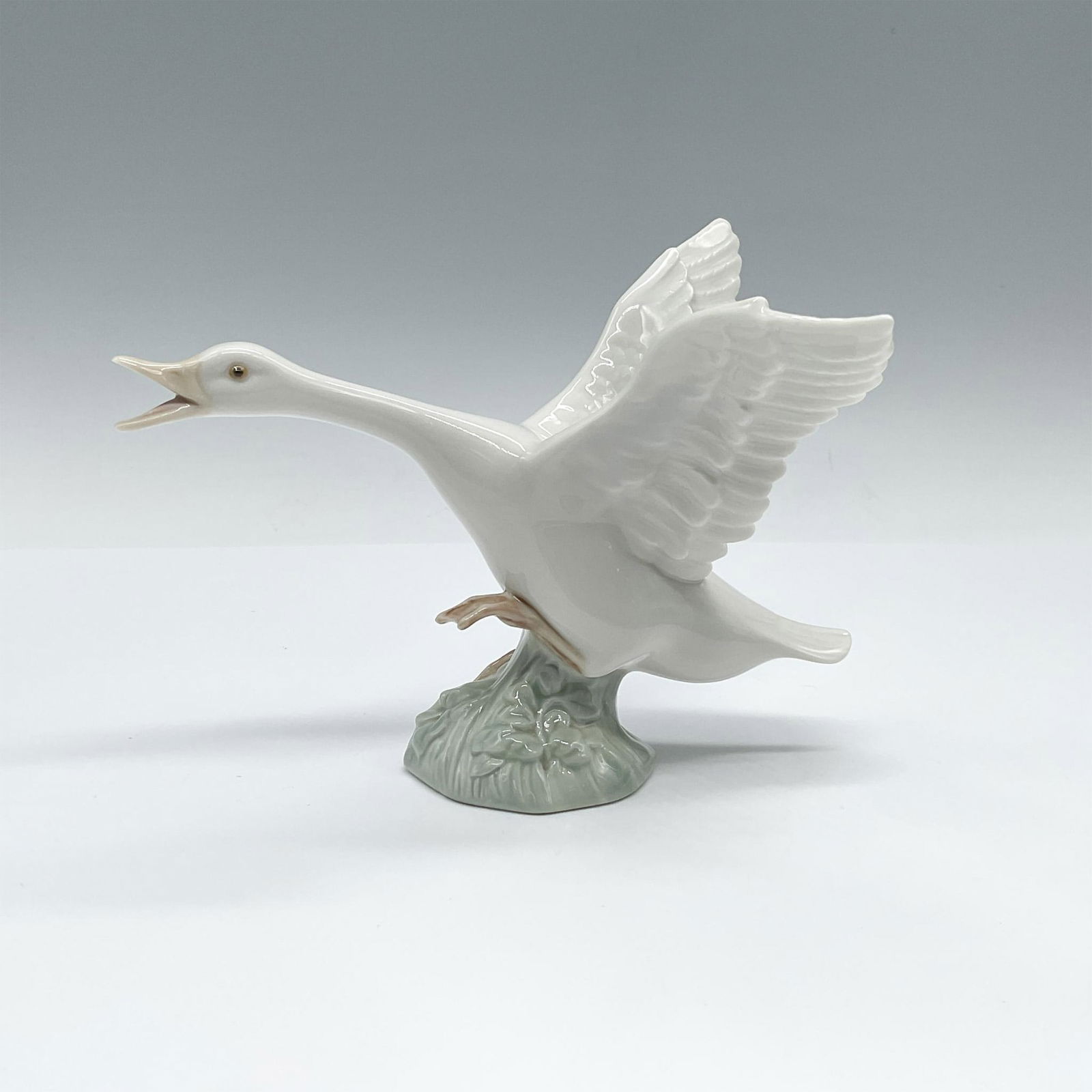 Lladro Porcelain Figurine, Duck Jumping 1001265 (1 of 3)