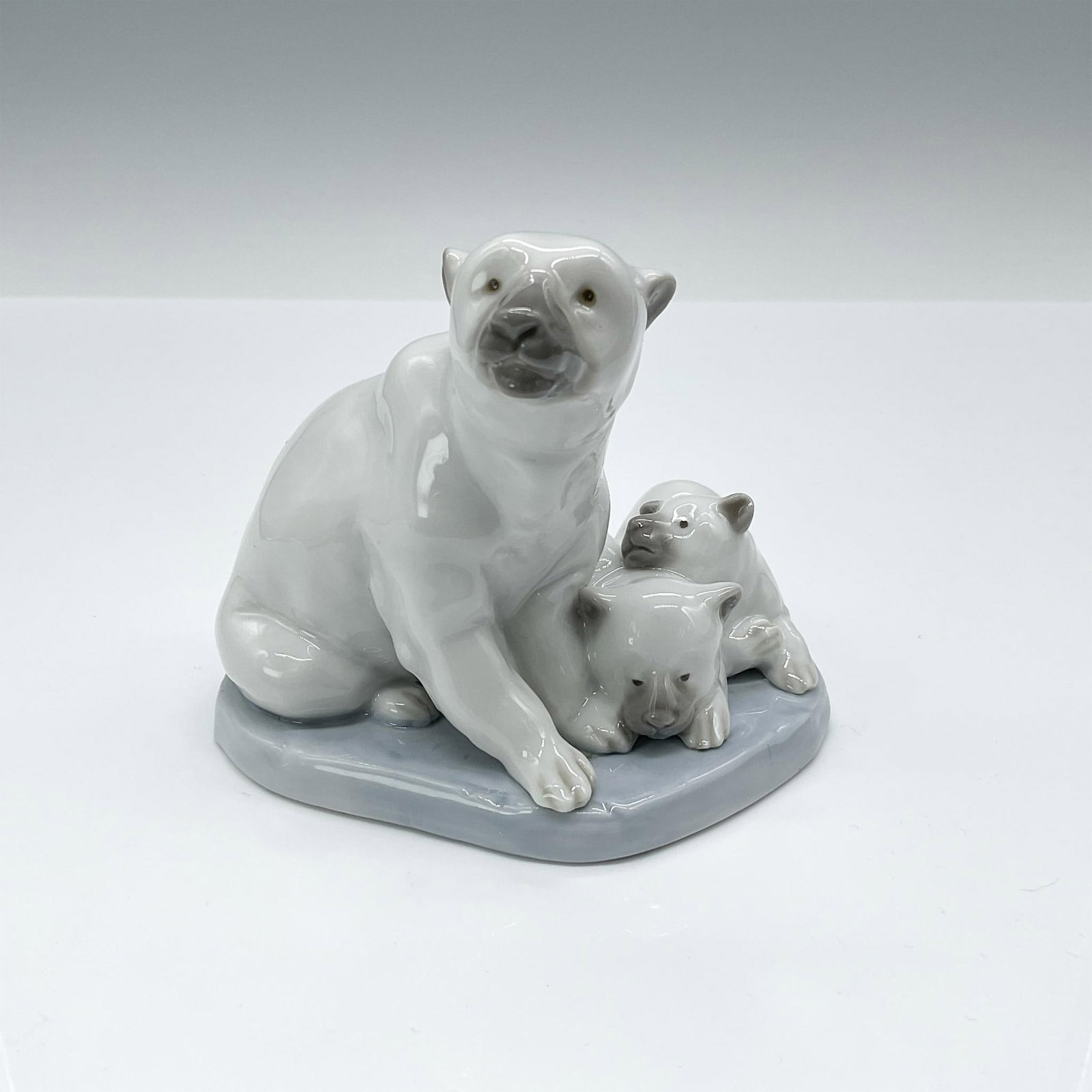 Miniature Polar Bear 1005434 - Lladro Porcelain Figurine: Glossy finish; Lladro backstamp. Artist: Antonio Ramos Issued: 1987 - 2000 Dimensions: 3.5"H Manufacturer: Lladro Country of Origin: Spain