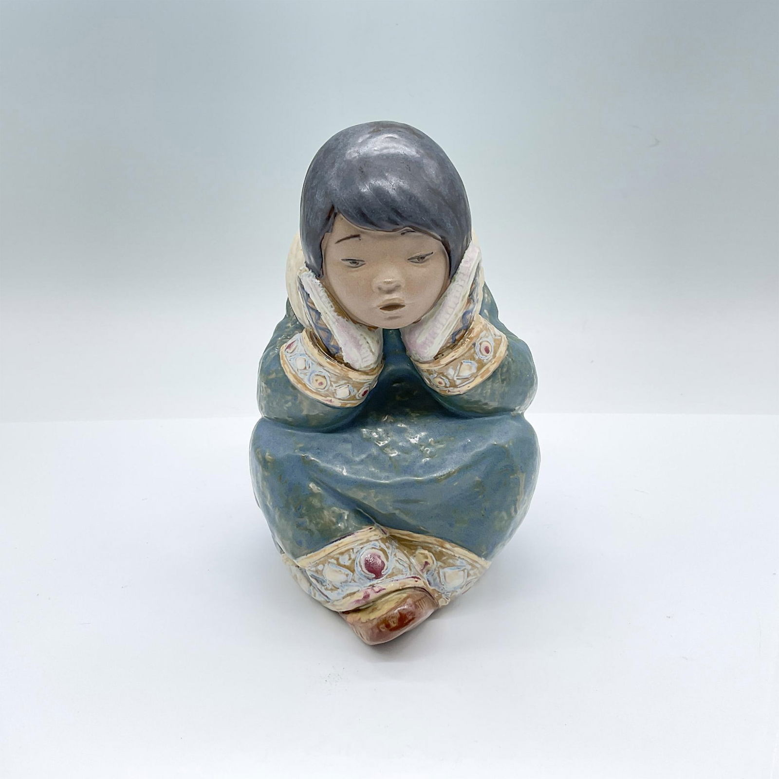 Lladro Porcelain Figurine, Pensive Eskimo Girl 1012158 (1 of 4)