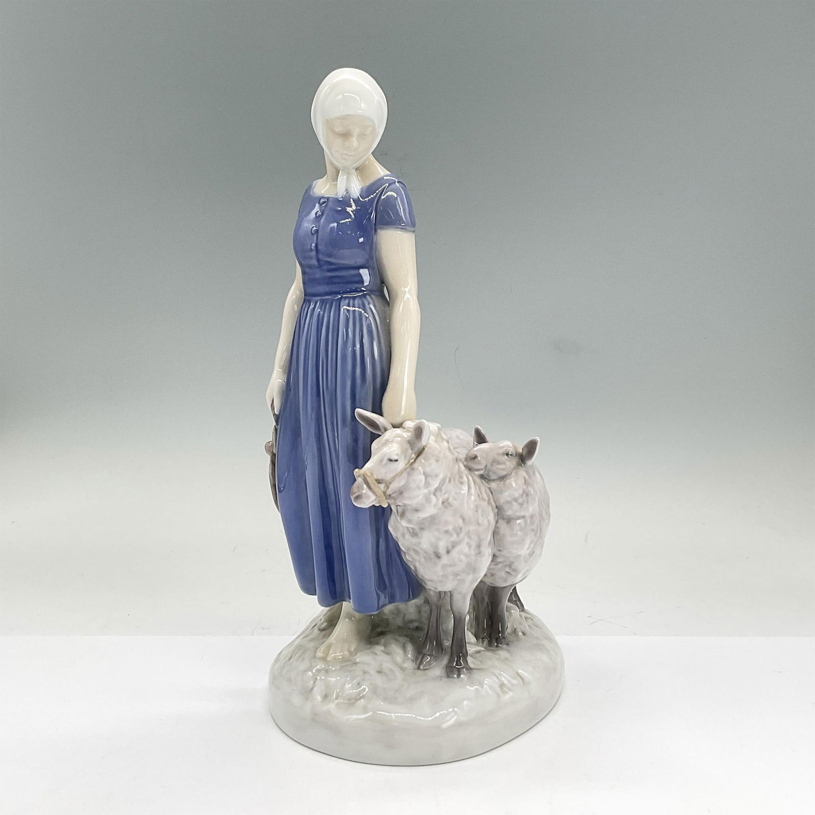 Bing & Grondahl Porcelain Figurine, Shepherdess 2010 (1 of 3)