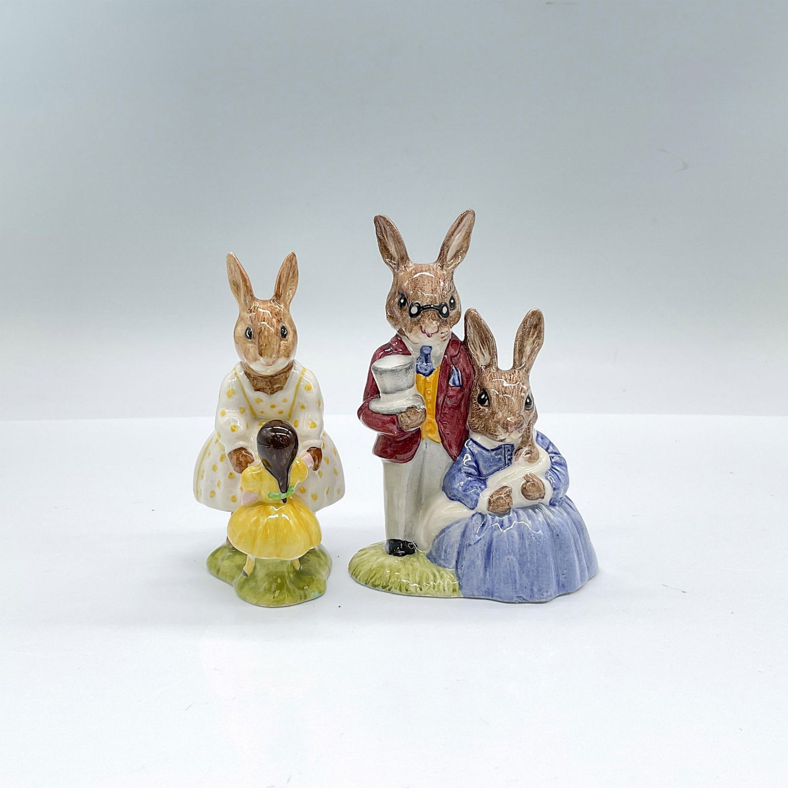2pc Royal Doulton Bunnykins Figurines, Family Photo & Playtime DB68/80 (1 of 3)