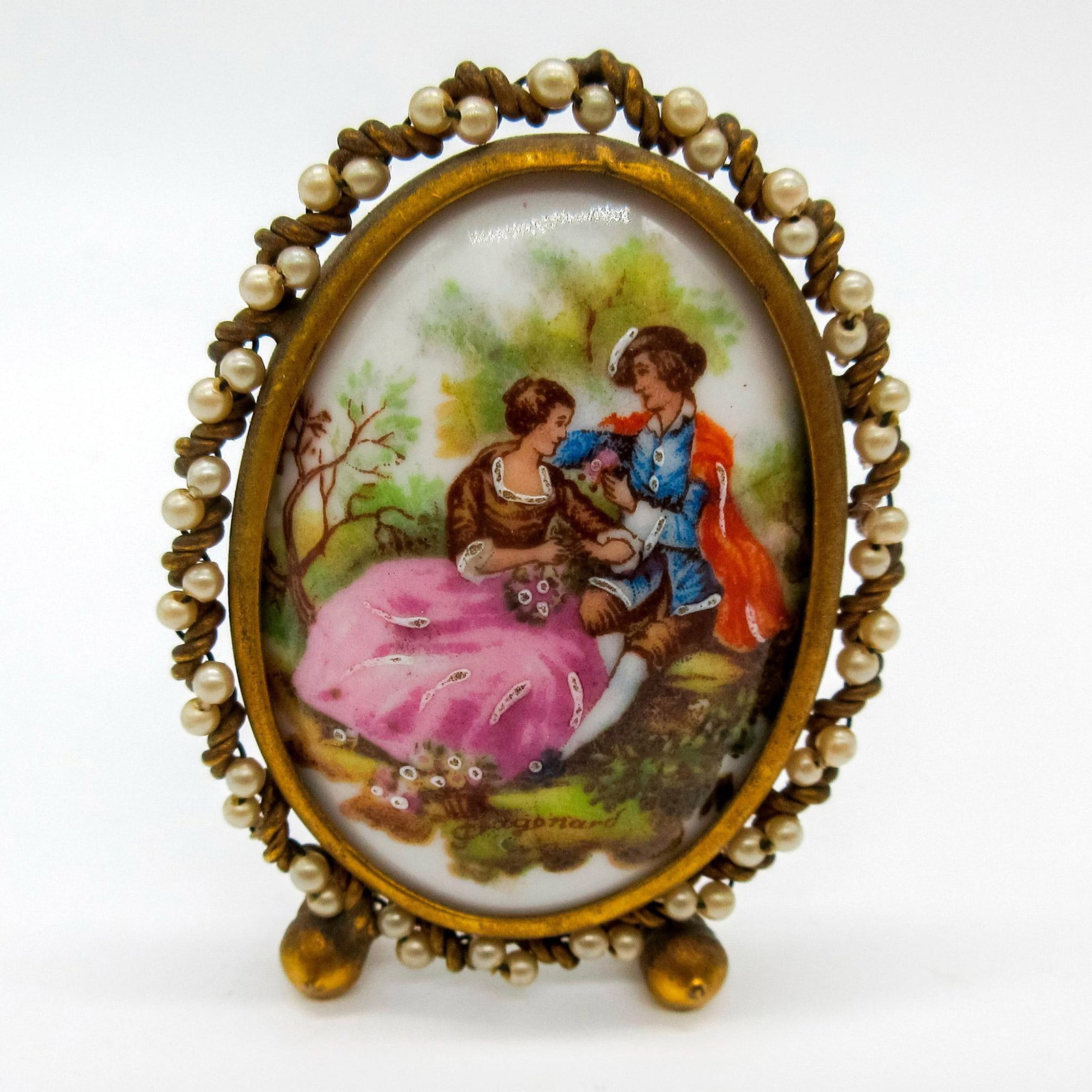 Olletsac Cromos de Limoges Mini Plaque, Courting Couple: A beautiful acrylic oval plaque with a painted scene of a couple courting. Plaque encased in a gold-painted beaded frame. Olletsac Cromos de Limoges backstamp. Artist signature on the bottom. #Olletsa
