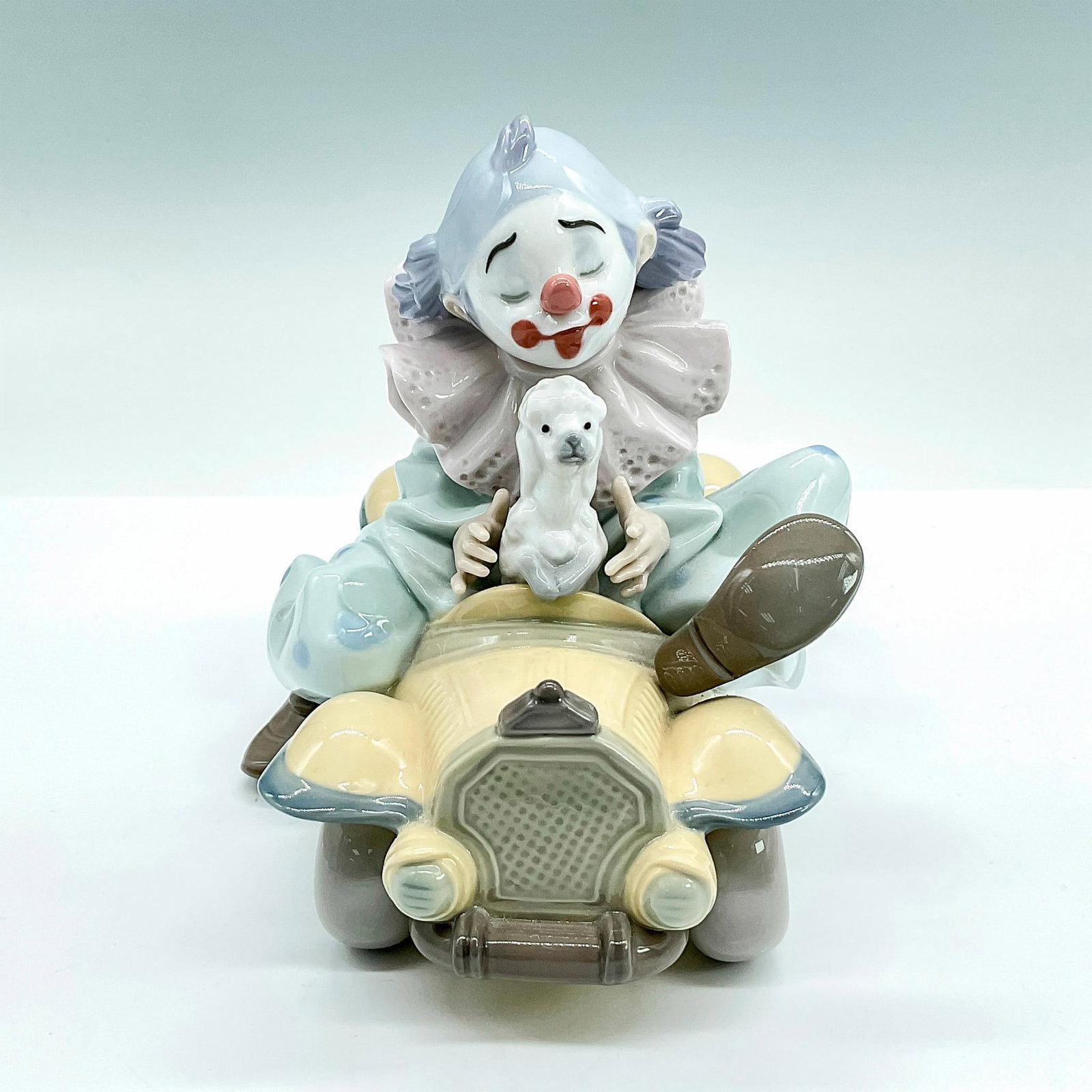 Trip To The Circus 1008136 - Lladro Porcelain Figurine: Glossy finish; Lladro backstamp. Artist: Francisco Polope Issued: 2005 Dimensions: 5.5"H x 5"W Manufacturer: Lladro Country of Origin: Spain