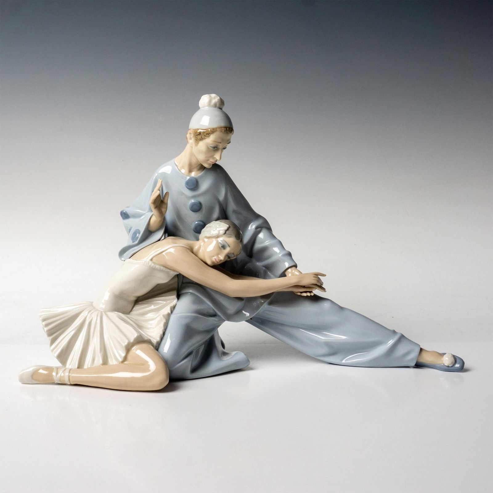 Closing Scene 1004935 - Lladro Porcelain Figurine (1 of 4)