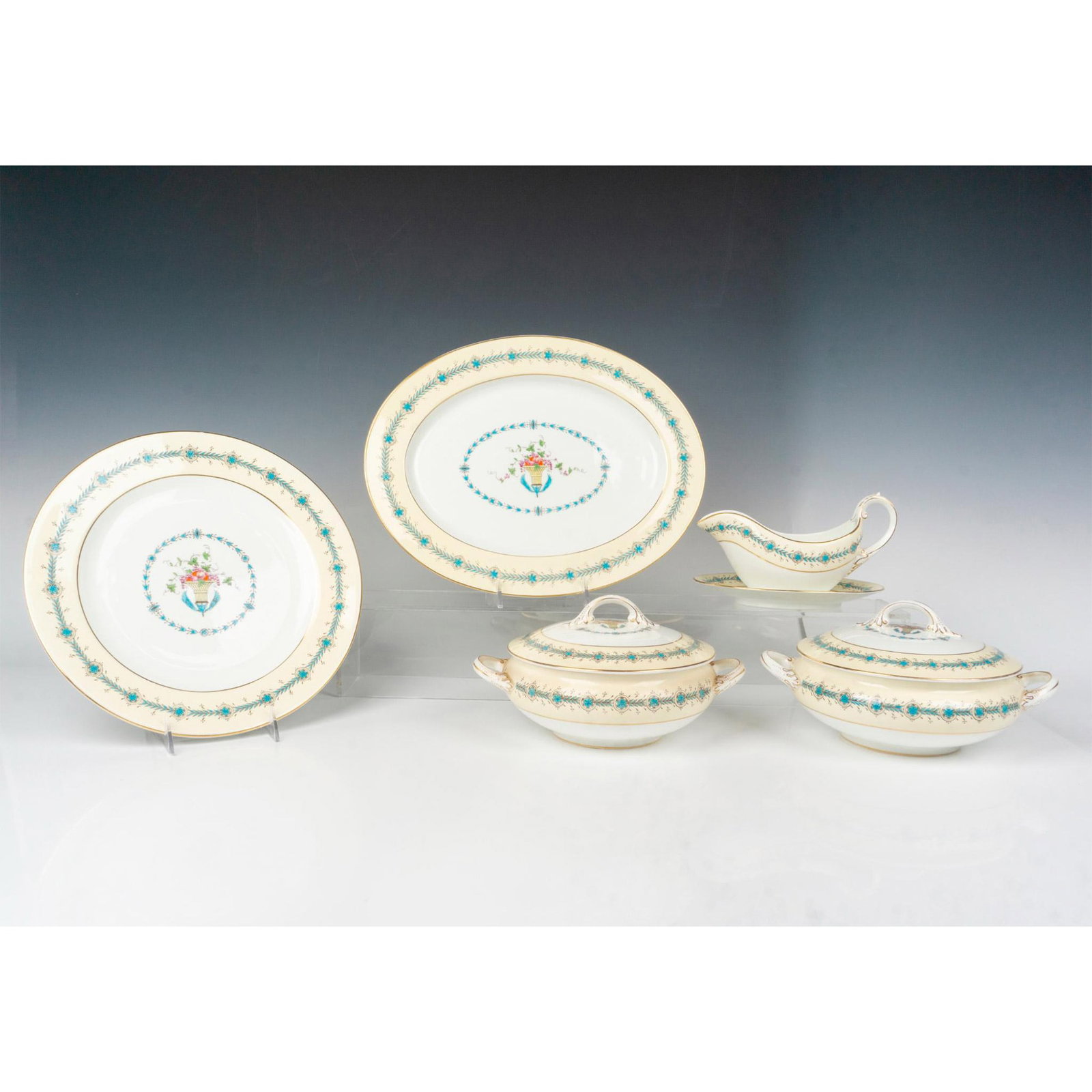 6pc Coalport Bone China Serverware, Queen Elizabeth: Includes 2 covered casserole dishes (10"L x 9"W x 6"H), gravy bowl (8.5"L x 4"W x 5"H) with underplate (8"L x 6"W x 1"H), round platter (1.5"H x 12" dia.) and oval platter (15"L x 12"W x 1.25"H). Issu