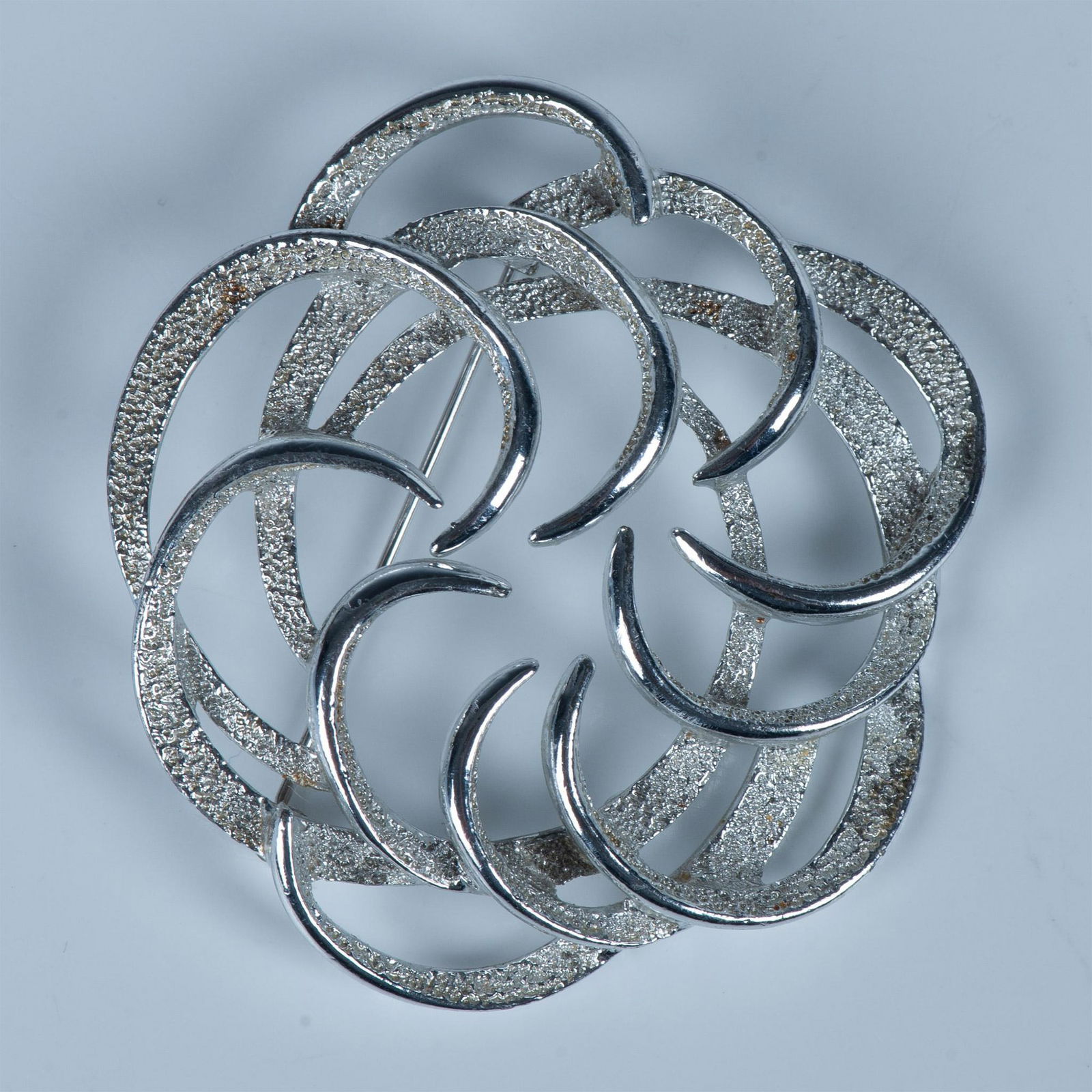Sarah Coventry Silver Metal Swirl Brooch Pin (1 of 4)
