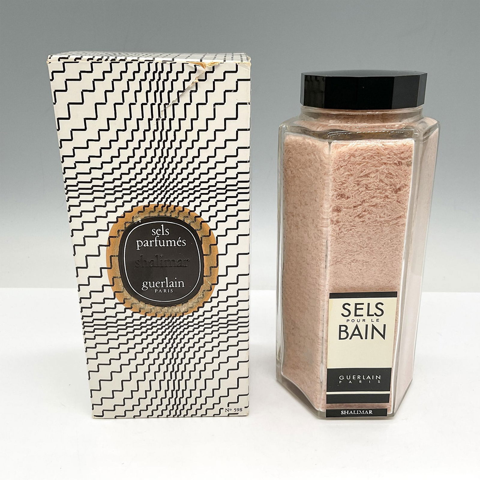Guerlain Shalimar Sels Pour Le Bain: This unique bath salt is the first fragrance in perfumery, embodying intoxicating femininity. Its rich blend of vanilla, tonka bean, and other exotic notes adds to your bath experience. Guerlain Paris