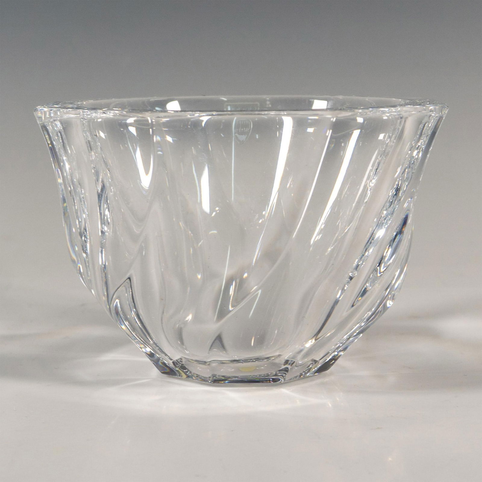 Orrefors by Olle Alberius Crystal Bowl, Residence: A clear small bowl in an octagonal twist form. Orrefors stickered. This item has its original box: 5"L x 5"W x 5"H. Artist: Olle Alberius Issued: c. 1986-2014 Dimensions: 5"L x 4.75"W x 3.25"H Manufac