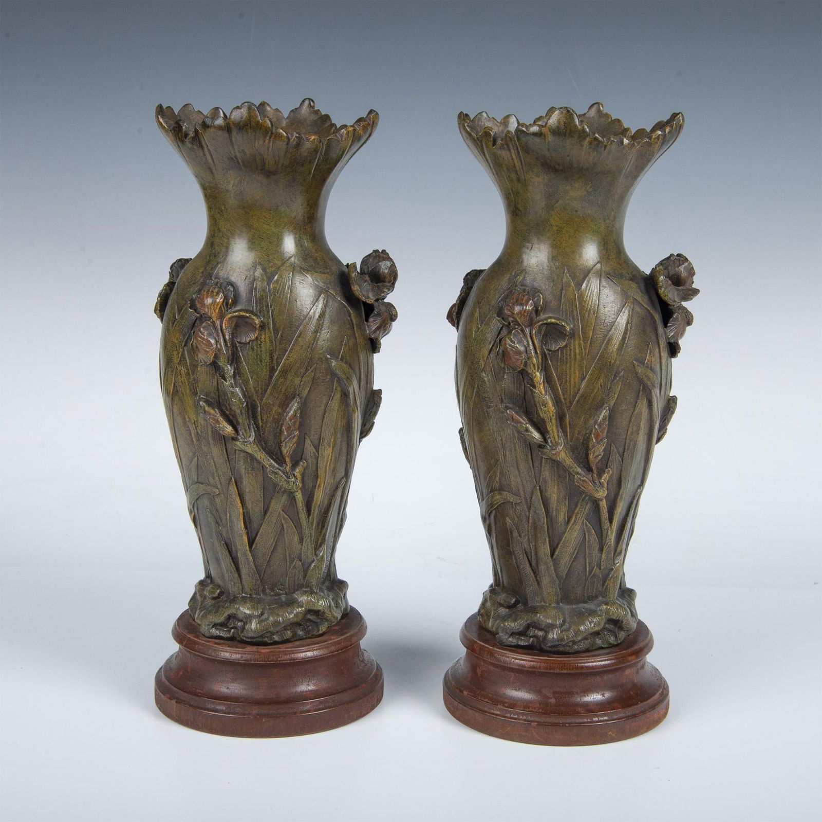 Heingle, Pair of Art Nouveau Patinated Bronze Vases, Signed (1 of 5)