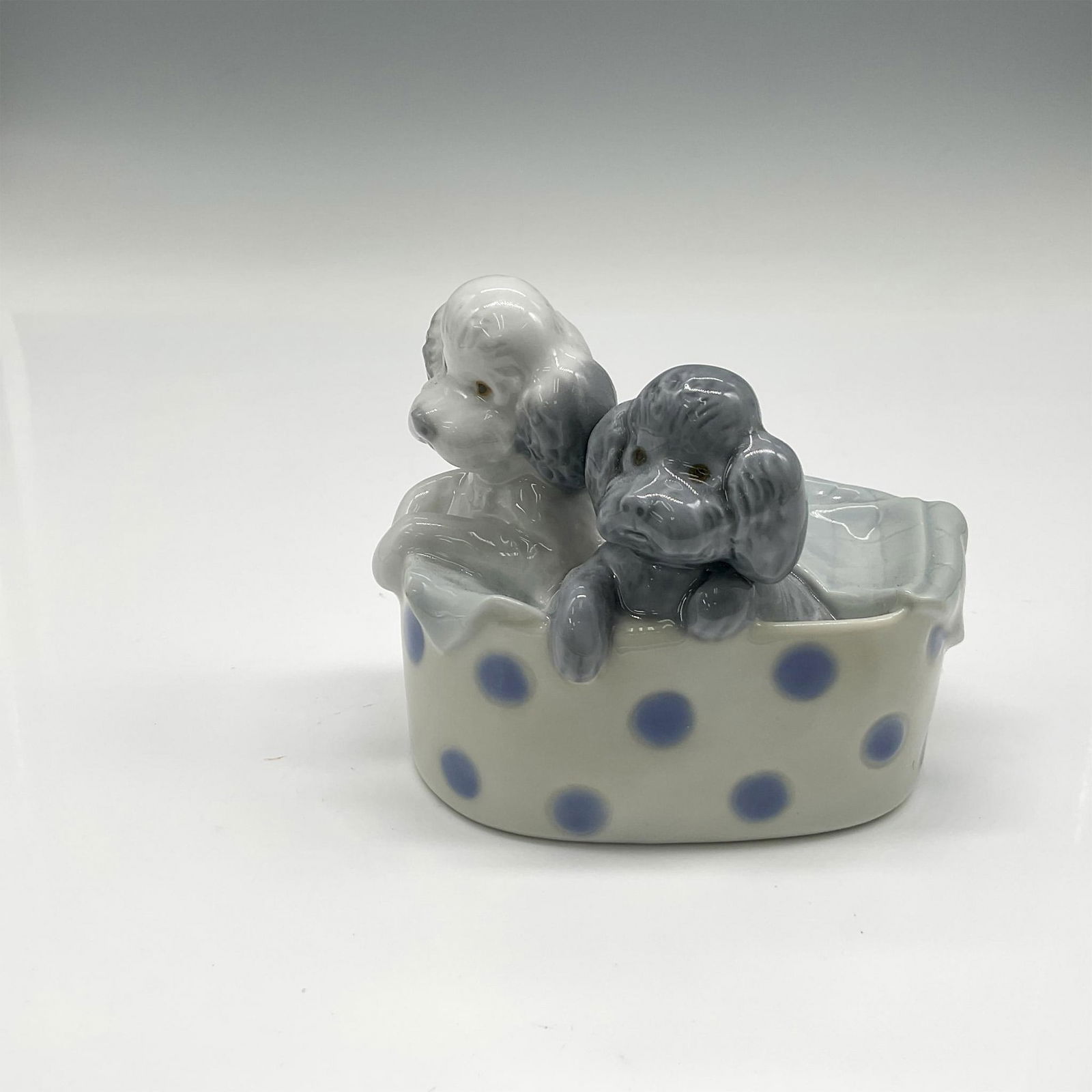 Nao by Lladro Porcelain Figurine, Puppies in Laundry Basket (1 of 3)