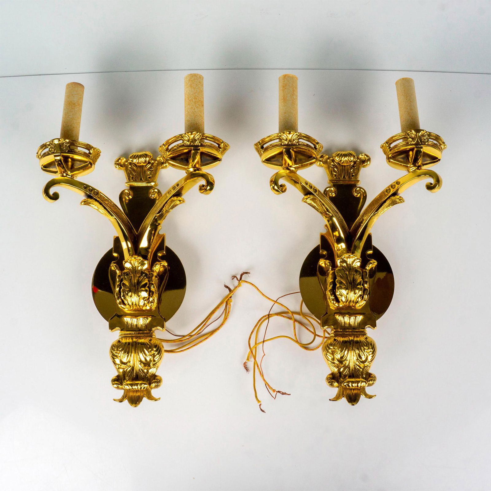 2pc Underwriters Laboratories Inc Incandescent Wall Sconces (1 of 3)