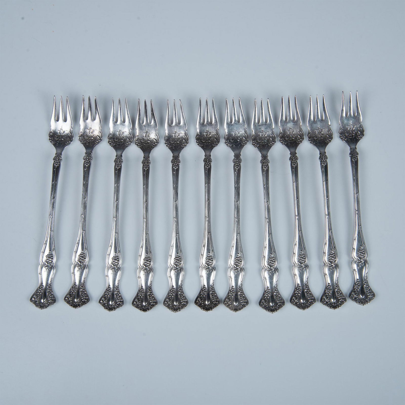 11pc Rogers Bros. 1847 Silverplate Oyster Forks, Vintage (1 of 5)