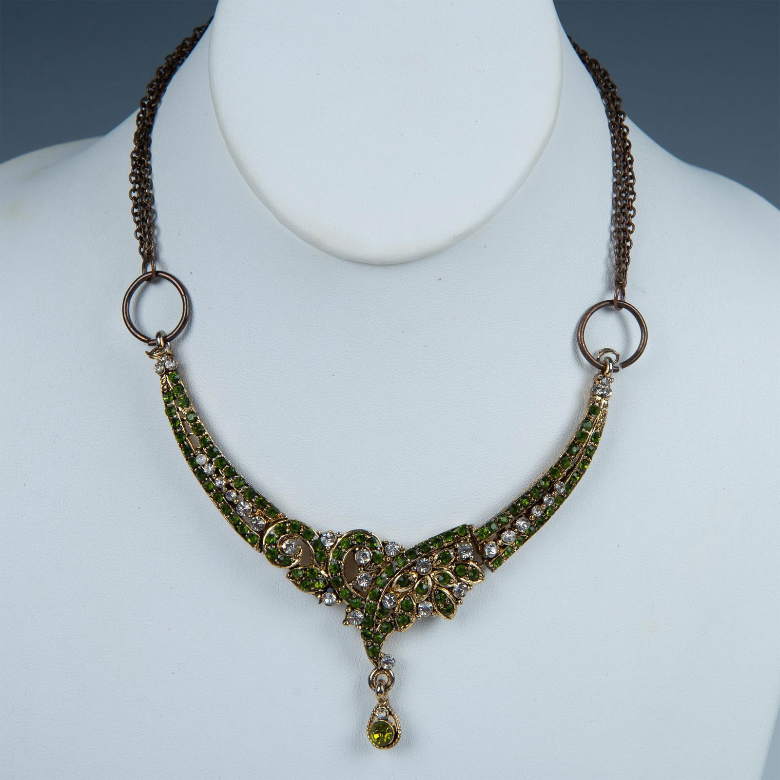 Elegant Vintage Peridot Green Rhinestone Necklace (1 of 4)