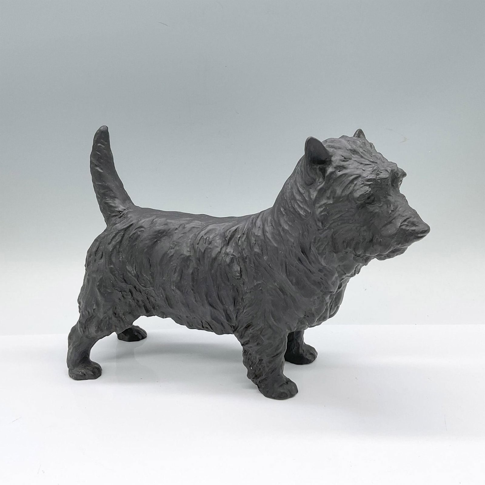 Royal Doulton Earthenware Figurine, Cairn HN1104 (1 of 4)