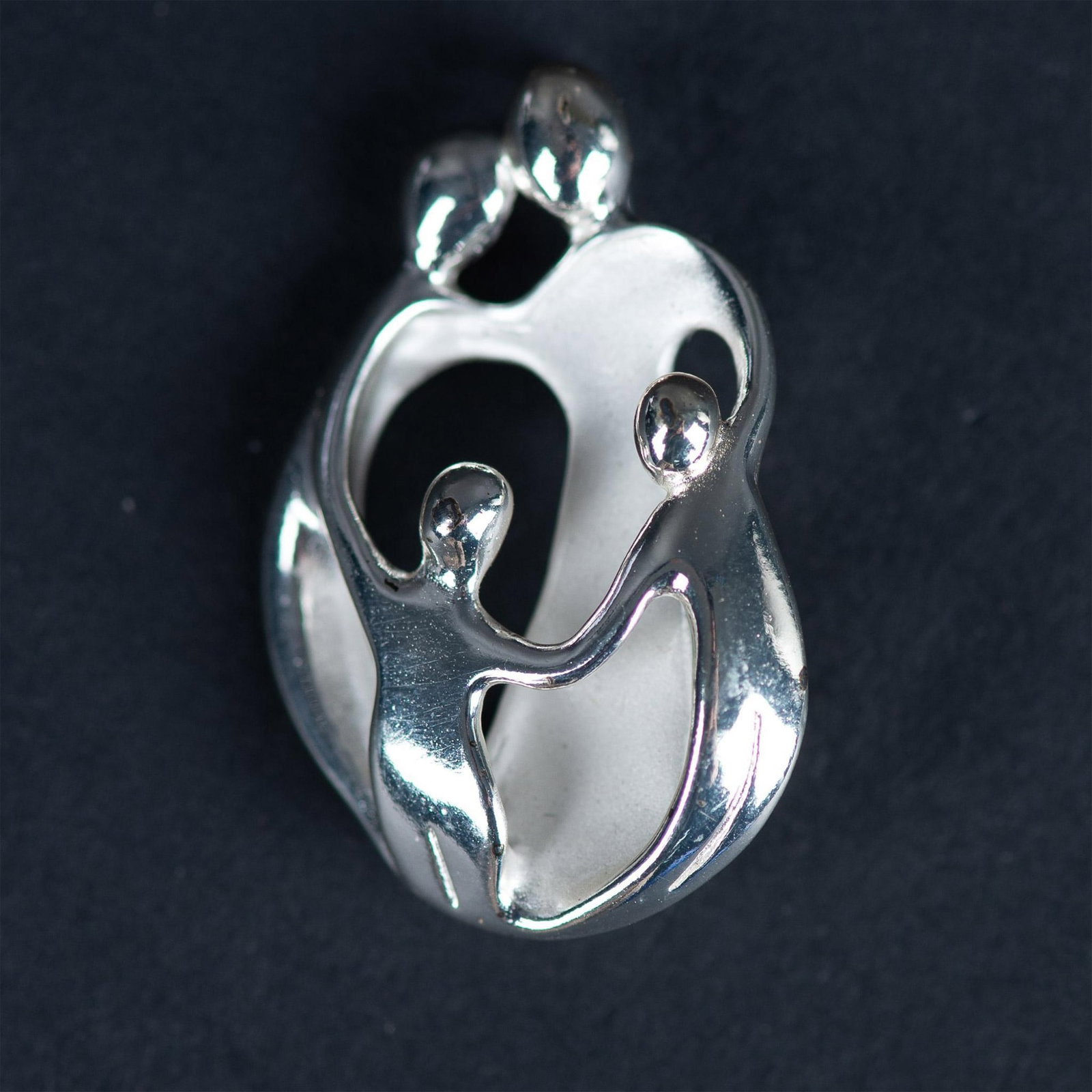 Carolyn Pollack Sterling Enamel Loving Family Brooch Pendant: This cute pin features a family with the parents and two children embracing. It has a bail and safety pin clasp so it can be worn as a pendant or a pin. Total weight is approximately 8g. Artist: Carol