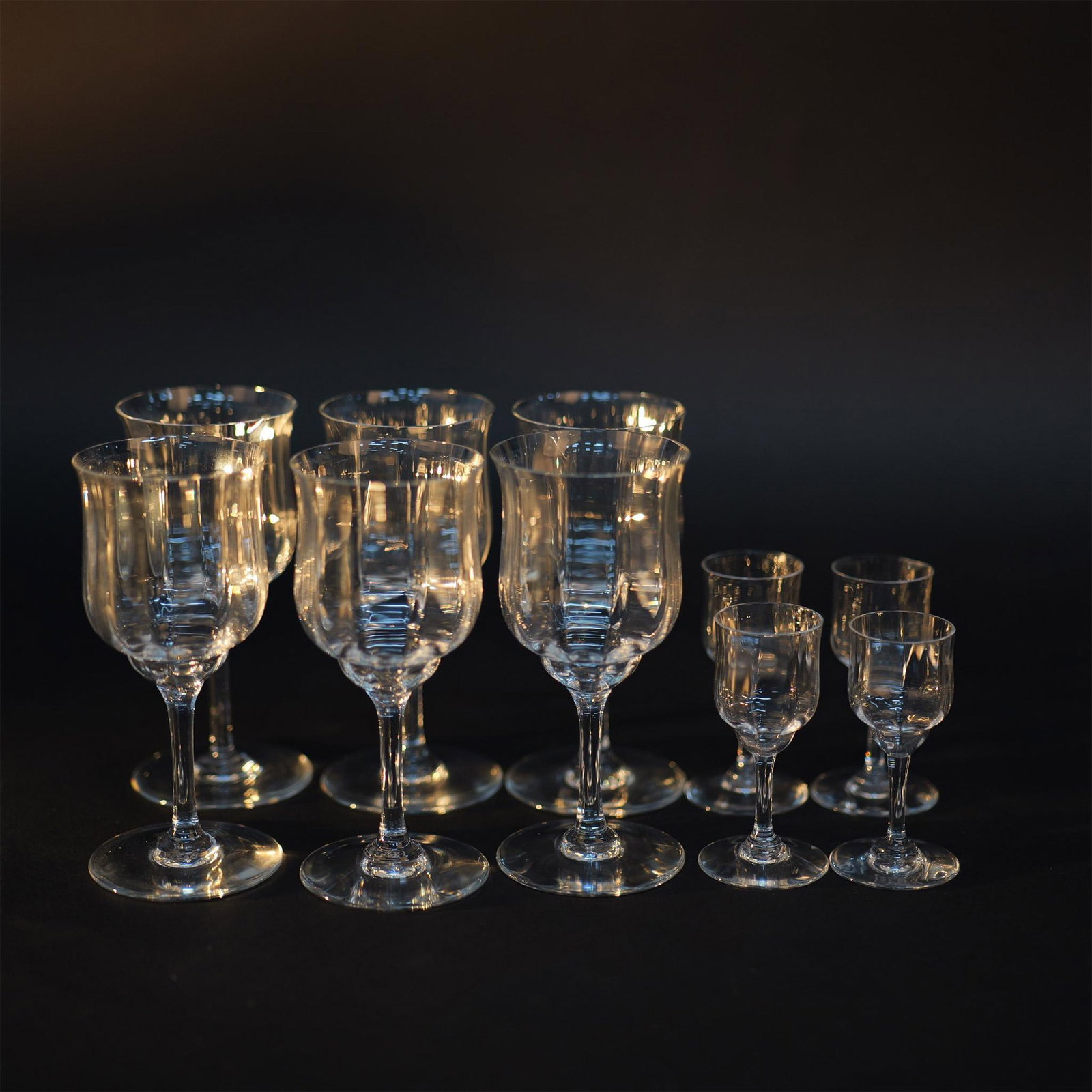 10pc Baccarat Claret Wine + Cordial Glasses, Capri Optic: Ten clear crystal stemmed glasses with ribbed interior. Baccarat backstamp. Six claret wine glasses 6"H x 2.5" dia. Four cordial glasses 3.75"H x 1.5" dia. Manufacturer: Baccarat Country of Origin: Fr