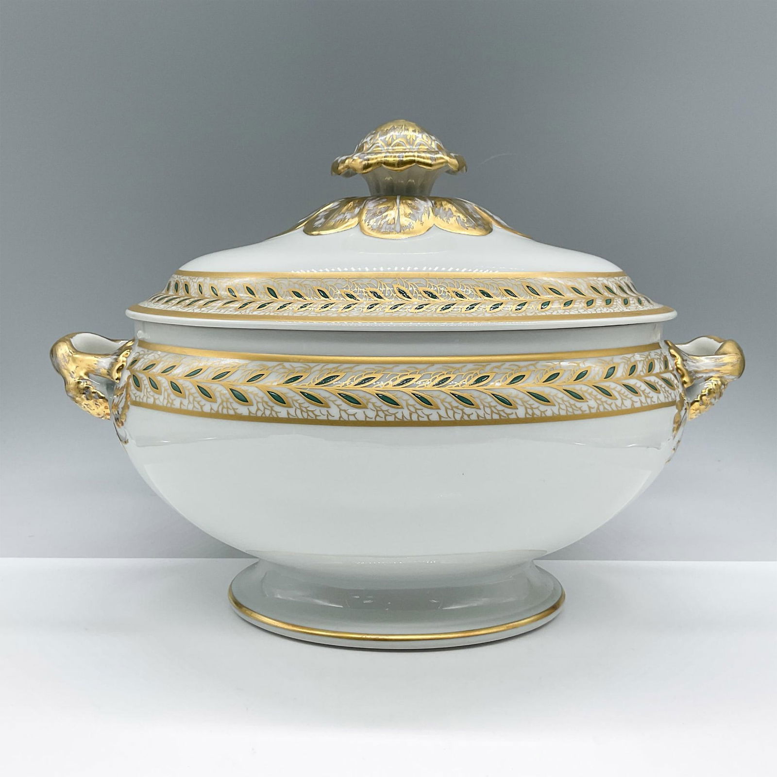 Mottahedeh Vista Alegre Tureen, Winterthur Emerald Vine (1 of 5)