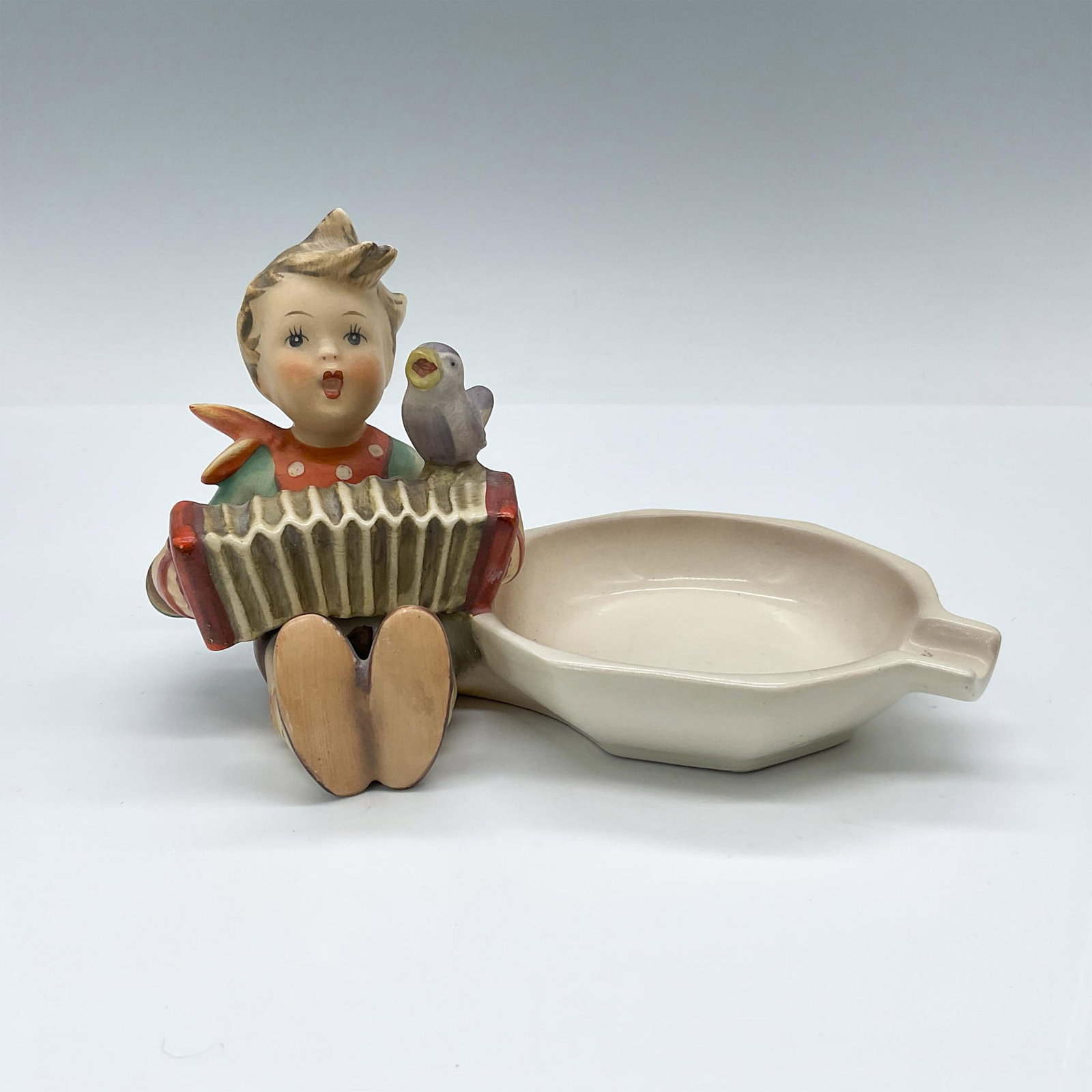 Accordion Boy Ashtray HUM114 - Goebel Hummel Figurine (1 of 3)