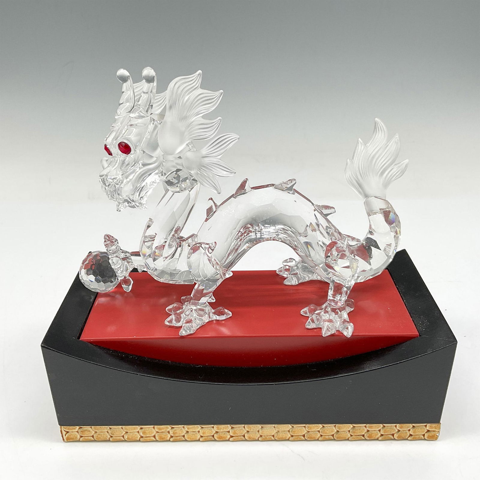 Swarovski SCS Figurine, Fabulous Creatures Dragon + Base (1 of 5)