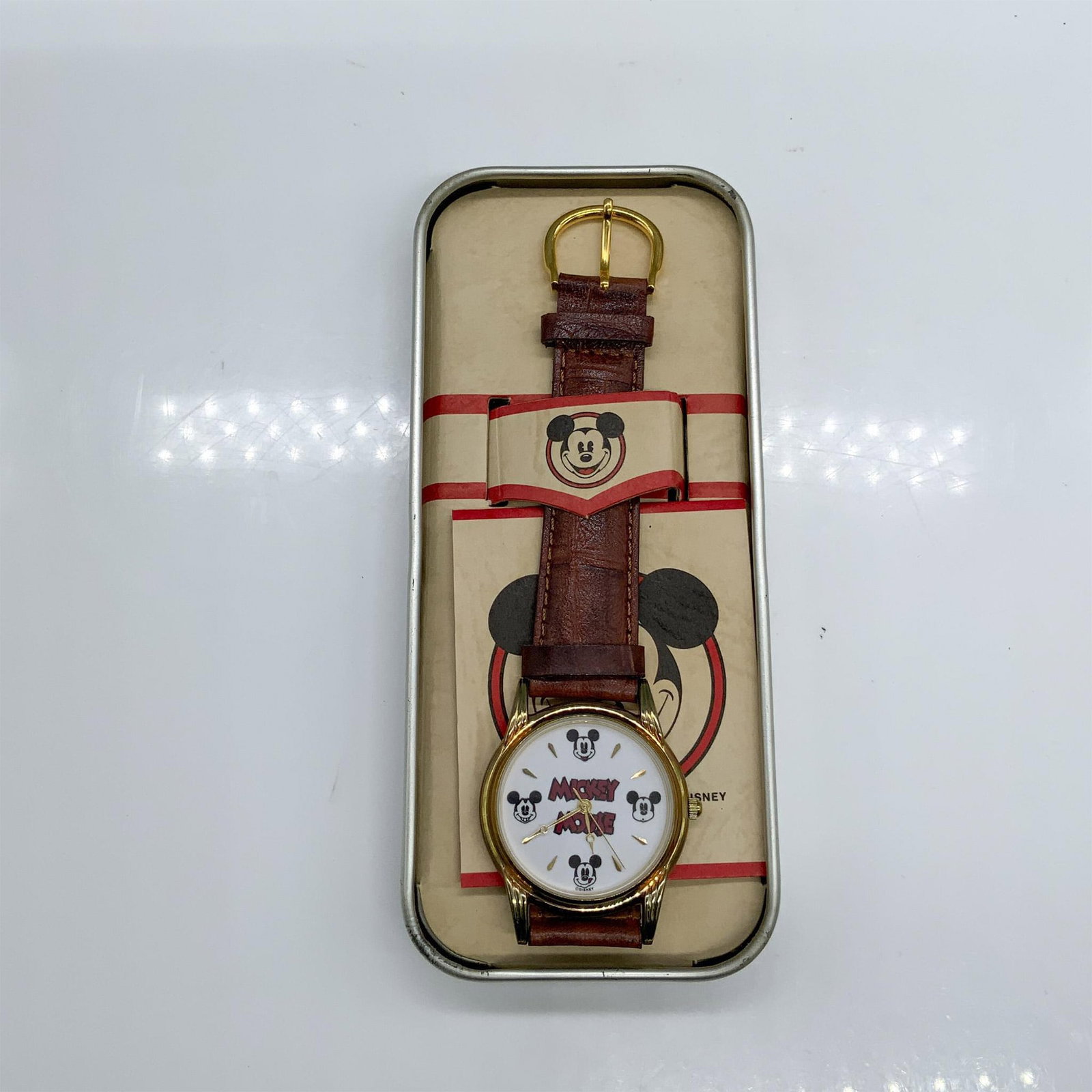 Vintage Walt Disney Mickey Mouse Watch (1 of 3)