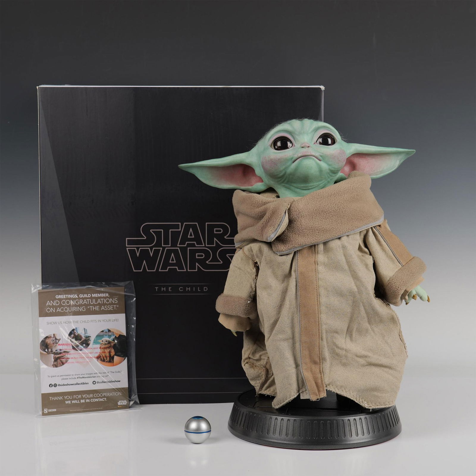 Sideshow Star Wars the Mandalorian, The Child Figurine, Baby Yoda (1 of 7)