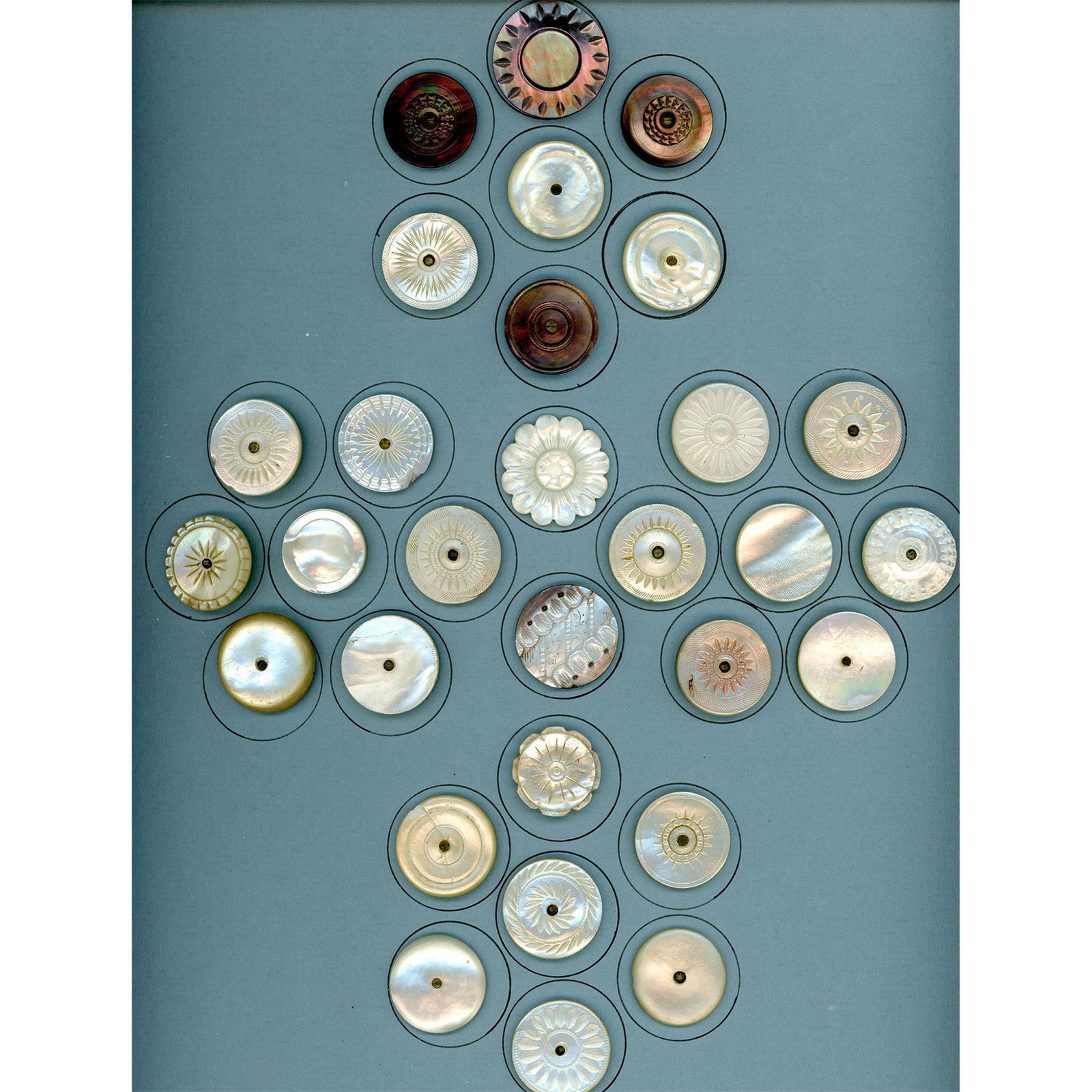 1 Card of assorted techniques in pearl buttons (1 of 4)