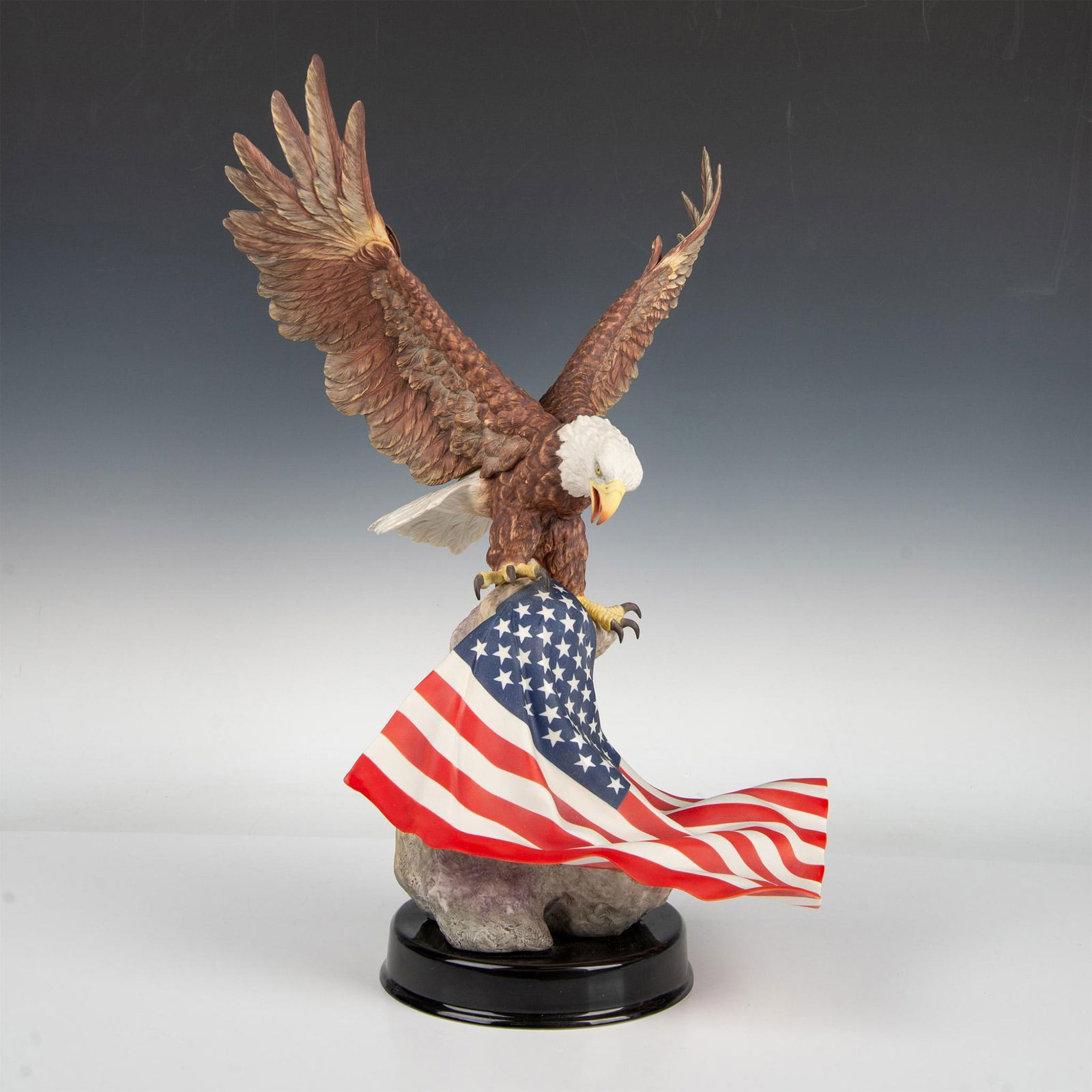 Boehm Porcelain Figurine, Patriot Eagle with Flag (1 of 7)