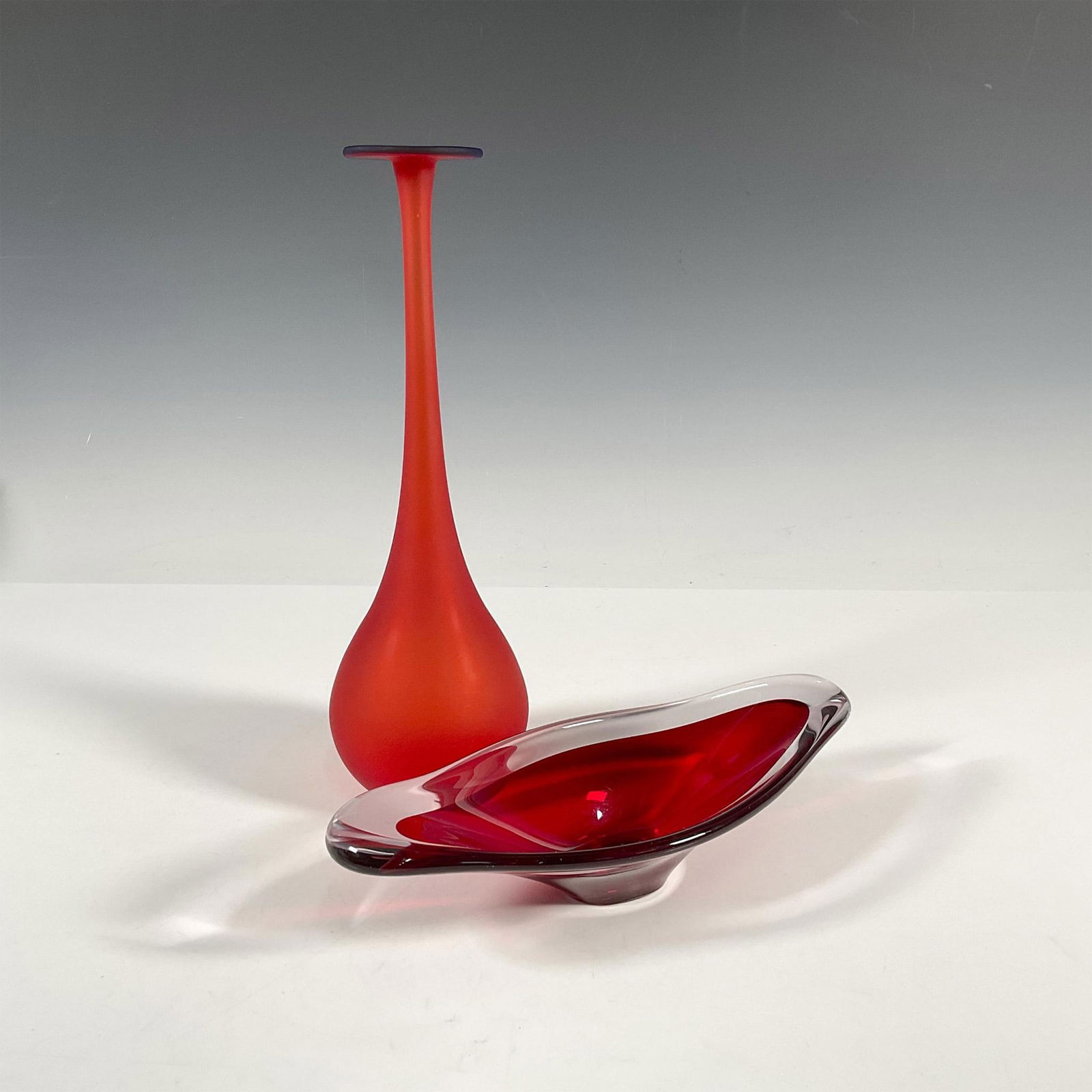Red Art Glass Murano Style Vase and Bowl (1 of 3)