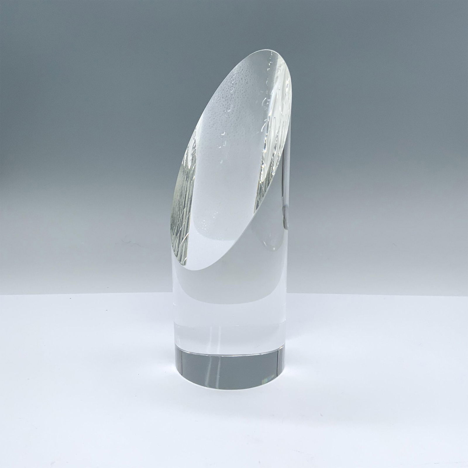 Orrefors Crystal Engravable Award, Concord Large: Stylish clear crystal in a half cut cylinder shape whose design represents vision and achievement. The award is ideal as a recognition award or a prize for excellent performance that embodies these qu