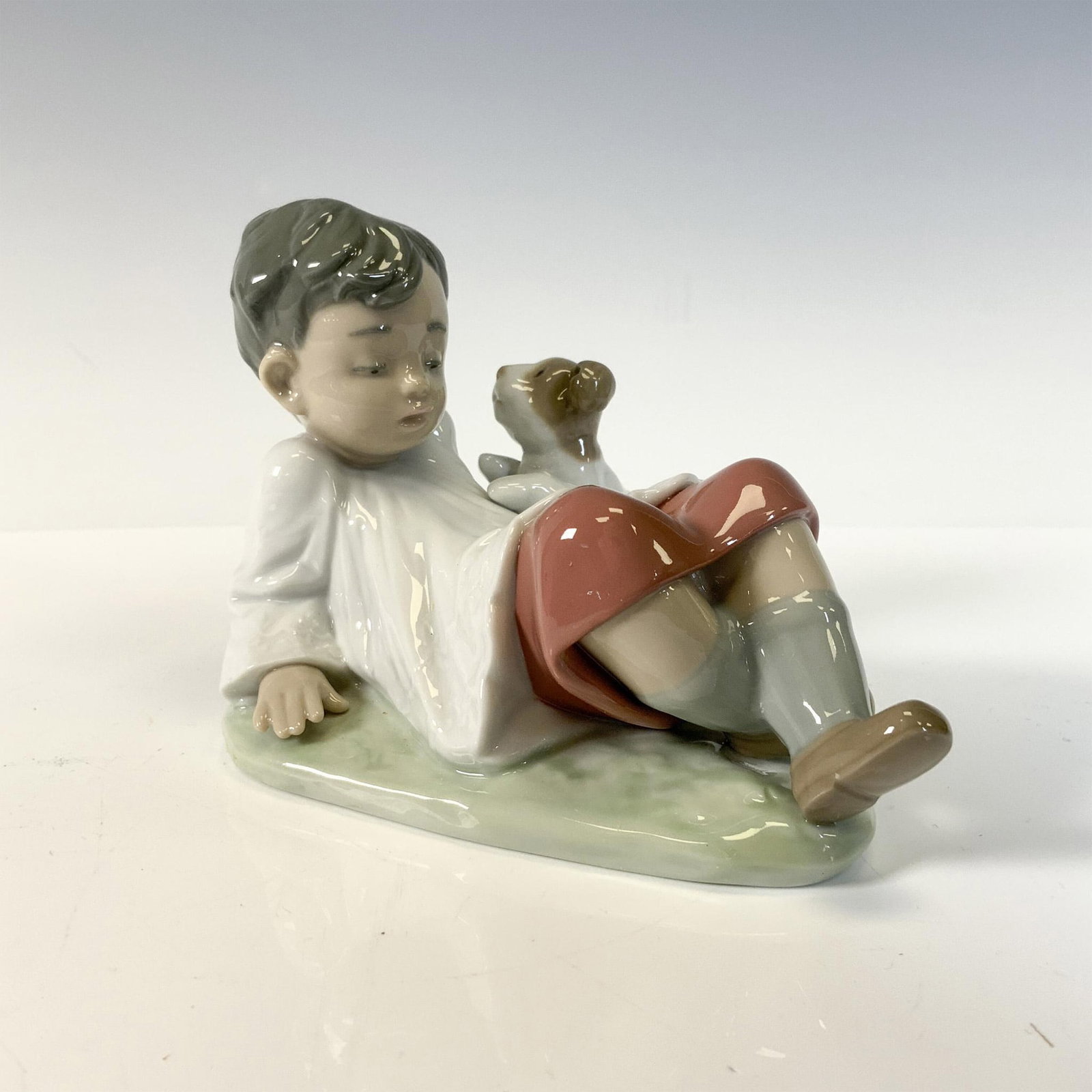 Taking Time 1005988 - Lladro Porcelain Figurine: Glossy finish; Lladro backstamp. This item comes with original box which measures 8"L x 5.5"W x 5"H. Artist signed. Artist: Antonio Ramos Issued: 1993 - 1998 Dimensions: 3.5"H Manufacturer: Lladro Cou