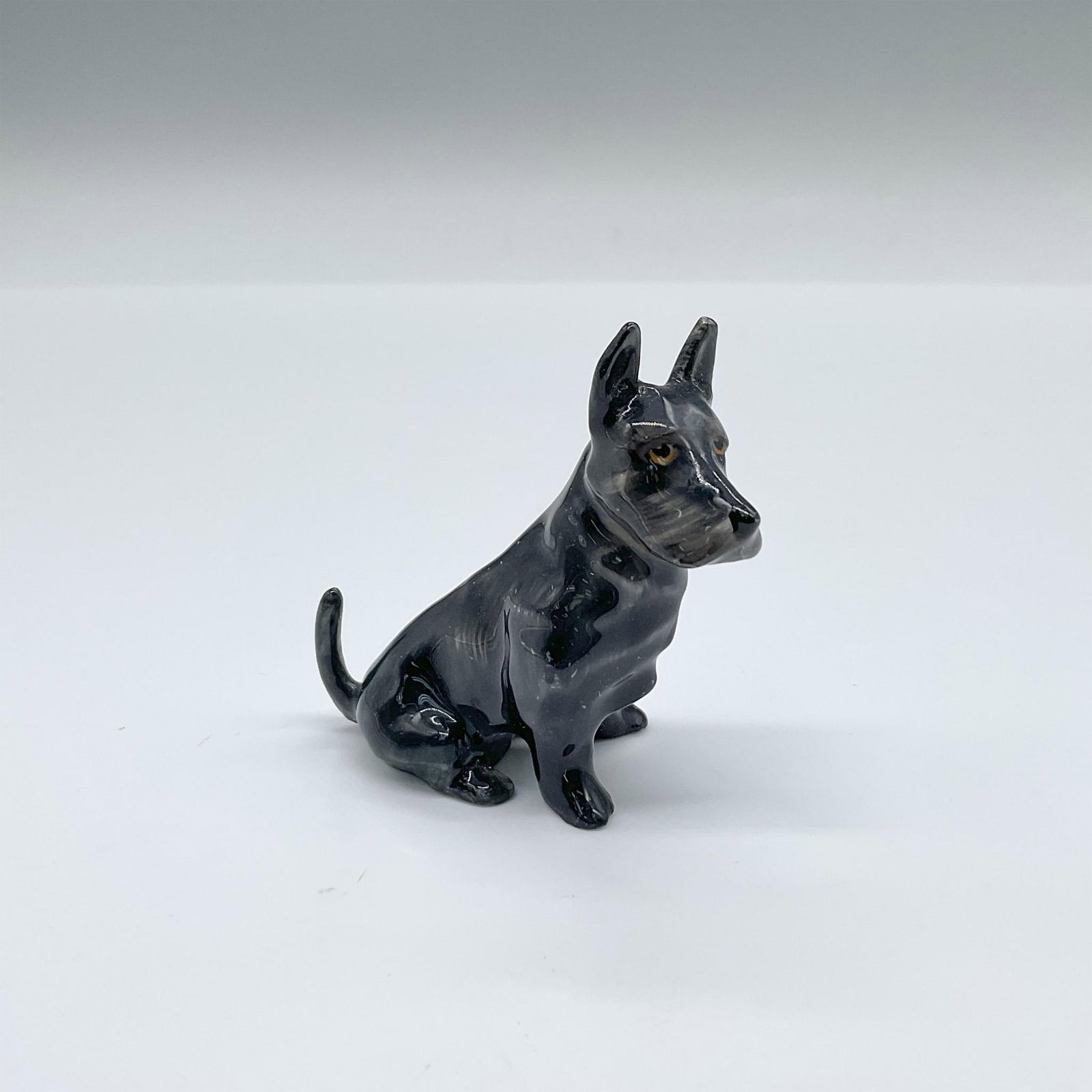 Rare Royal Doulton Figurine, Scottish Terrier Seated HN932 (1 of 3)