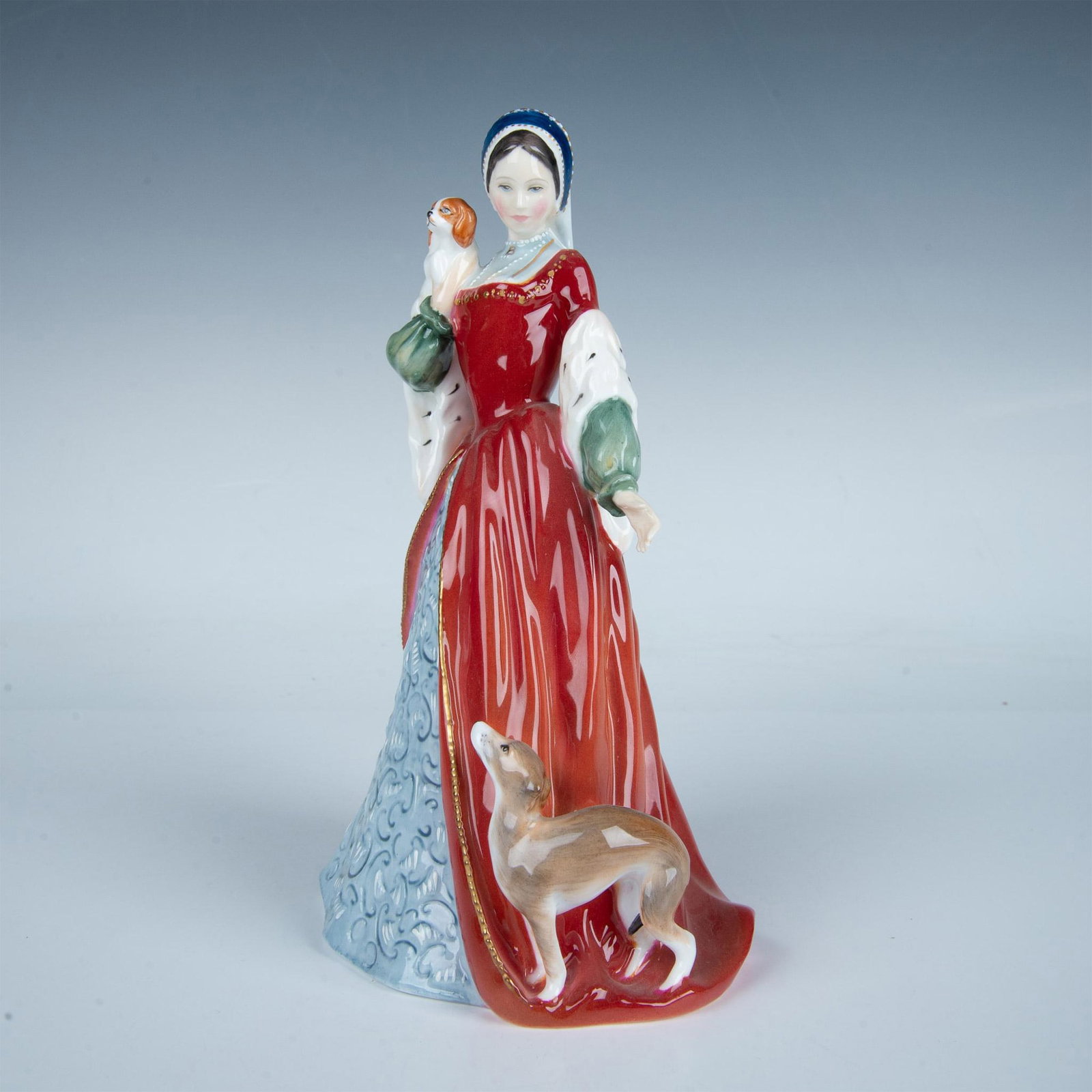 Anne Boleyn HN3232 - Royal Doulton Figurine: This limited edition figurine was part of the Six Wives of Henry VIII series. Royal Doulton backstamp. Artist: Pauline Parsons Issued: 1990 Dimensions: 5"L x 4.25"W x 9"H Edition Number: 7589 of 9500 