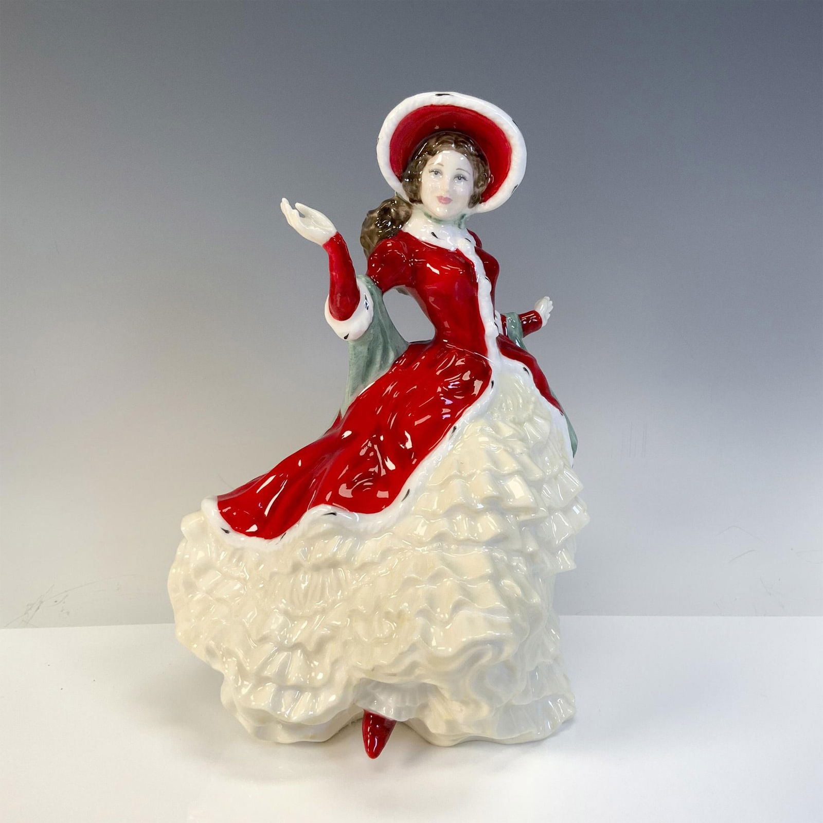Victorian Christmas HN4675 - Royal Doulton Figurine (1 of 4)