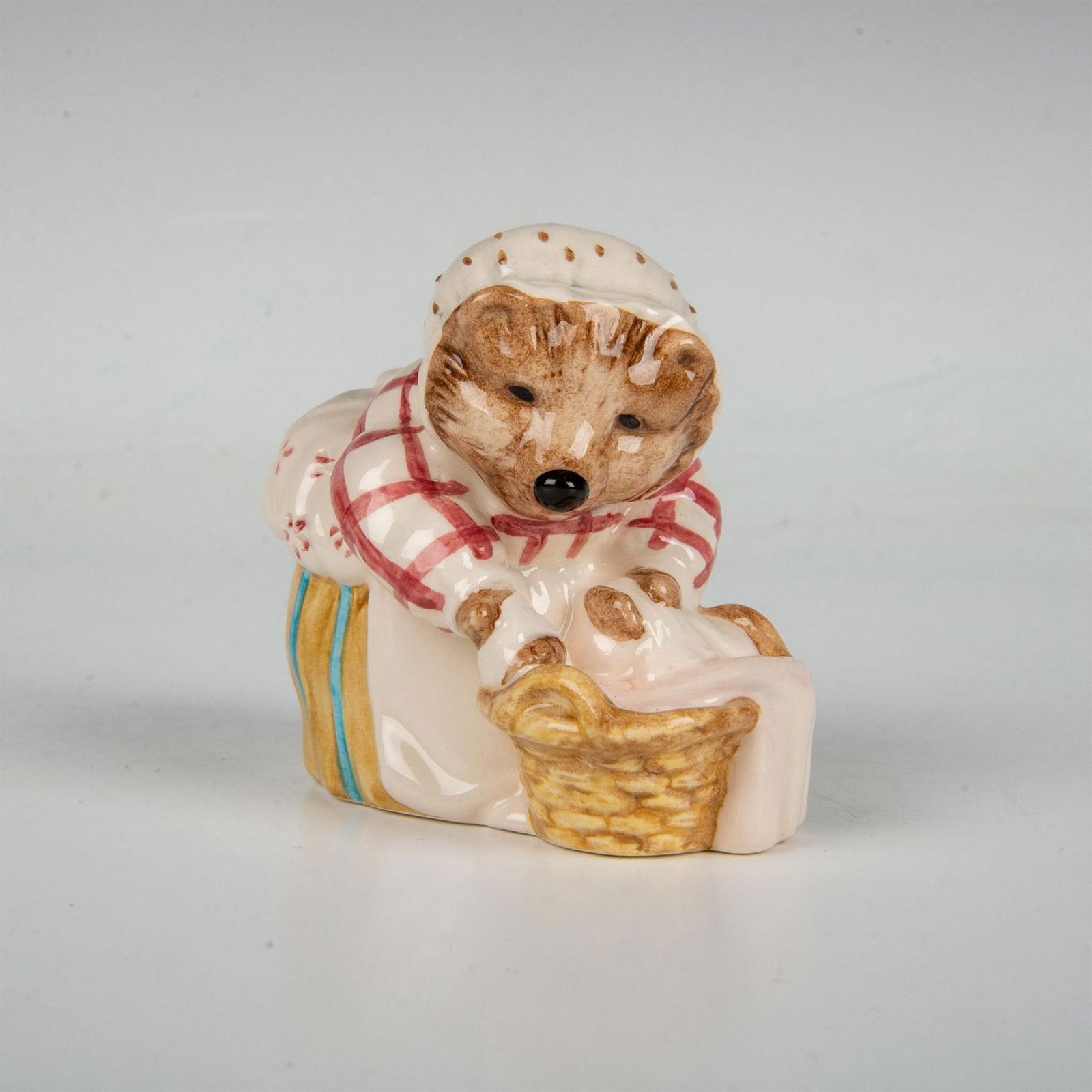 Beswick Beatrix Potter Figurine, Mrs. Tiggy Winkle Washing (1 of 5)